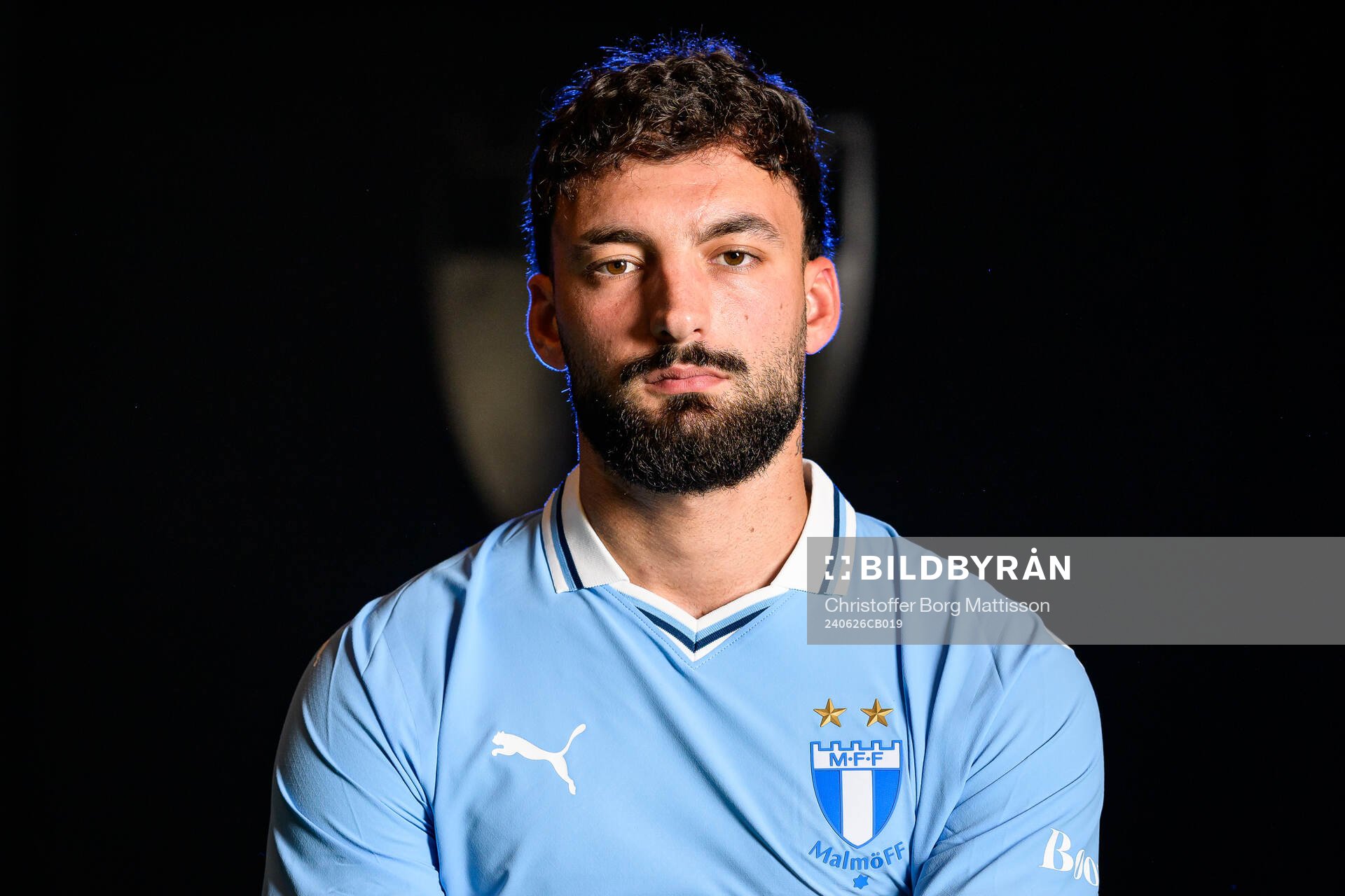 Sead Haksabanovic poserar för ett porträtt under en fotografering den 25 juni 2024 i Malmö. 
