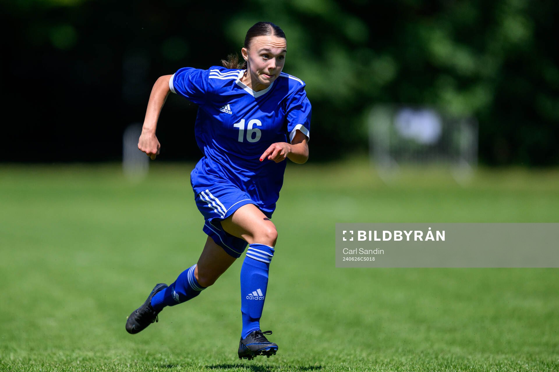 Astrid Ölvebo, Jakobsson Vara SK under en fotbollsmatch på SvFF:s riksläger för F15 den 26 juni 2023 i Halmstad. 