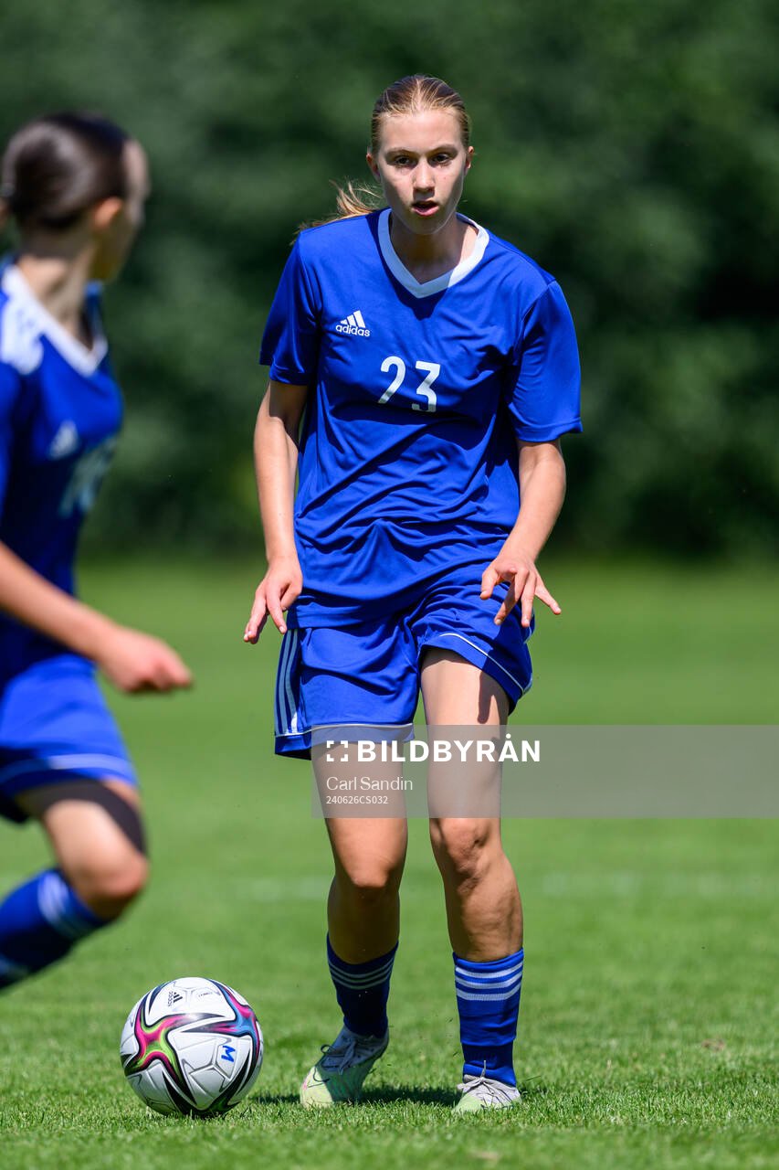 Felizia Nilsson Narverud, Hammarby IF FF  under en fotbollsmatch på SvFF:s riksläger för F15 den 26 juni 2023 i Halmstad. 