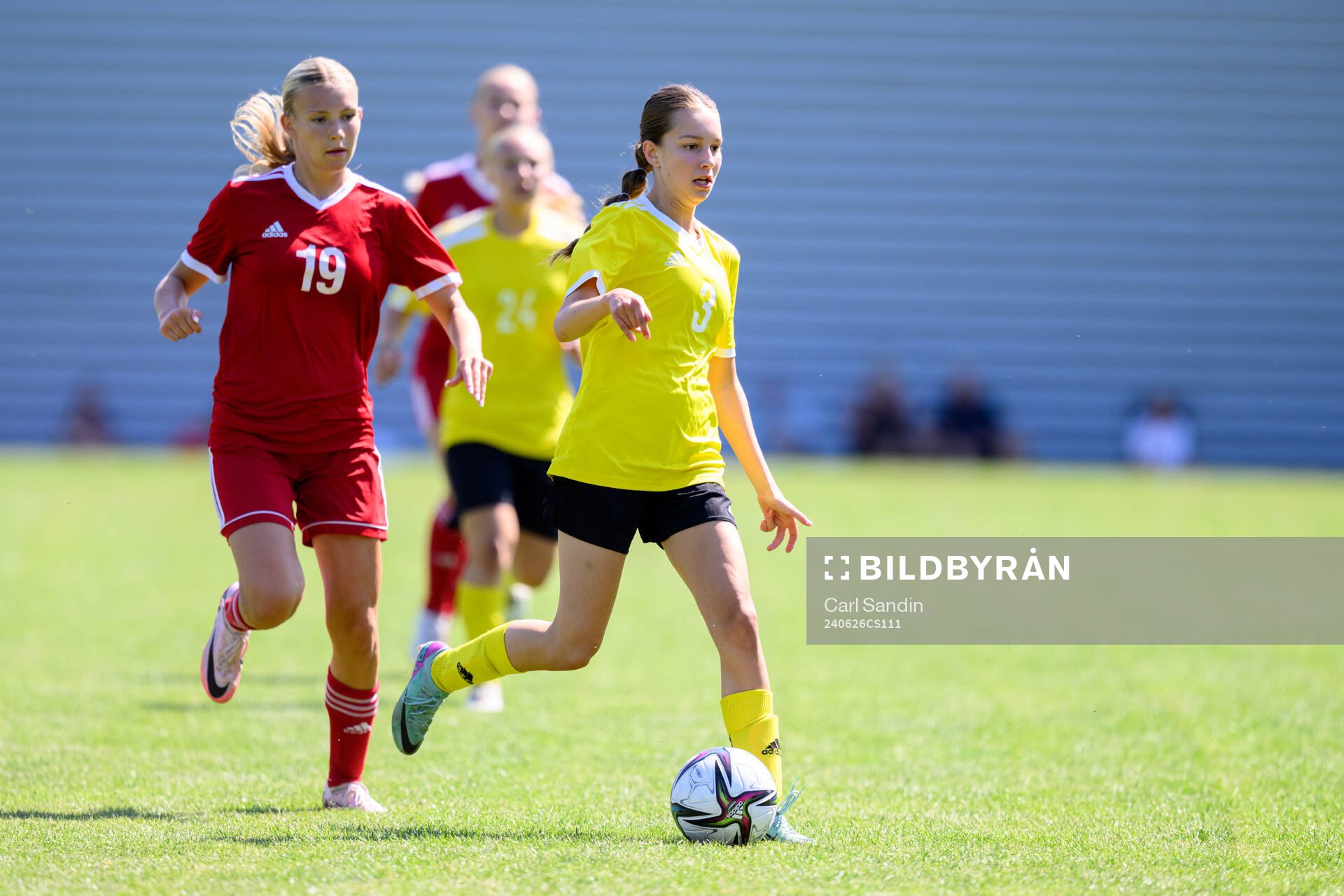 Isabella Zinn, BK Häcken FF och Meja Arvidsson, Vara SK