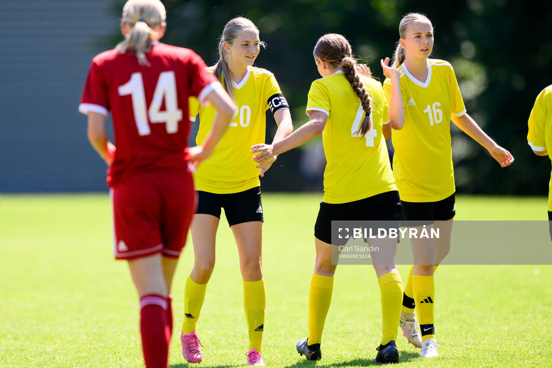Stina Hestholm, Västerviks damfotboll IF jublar