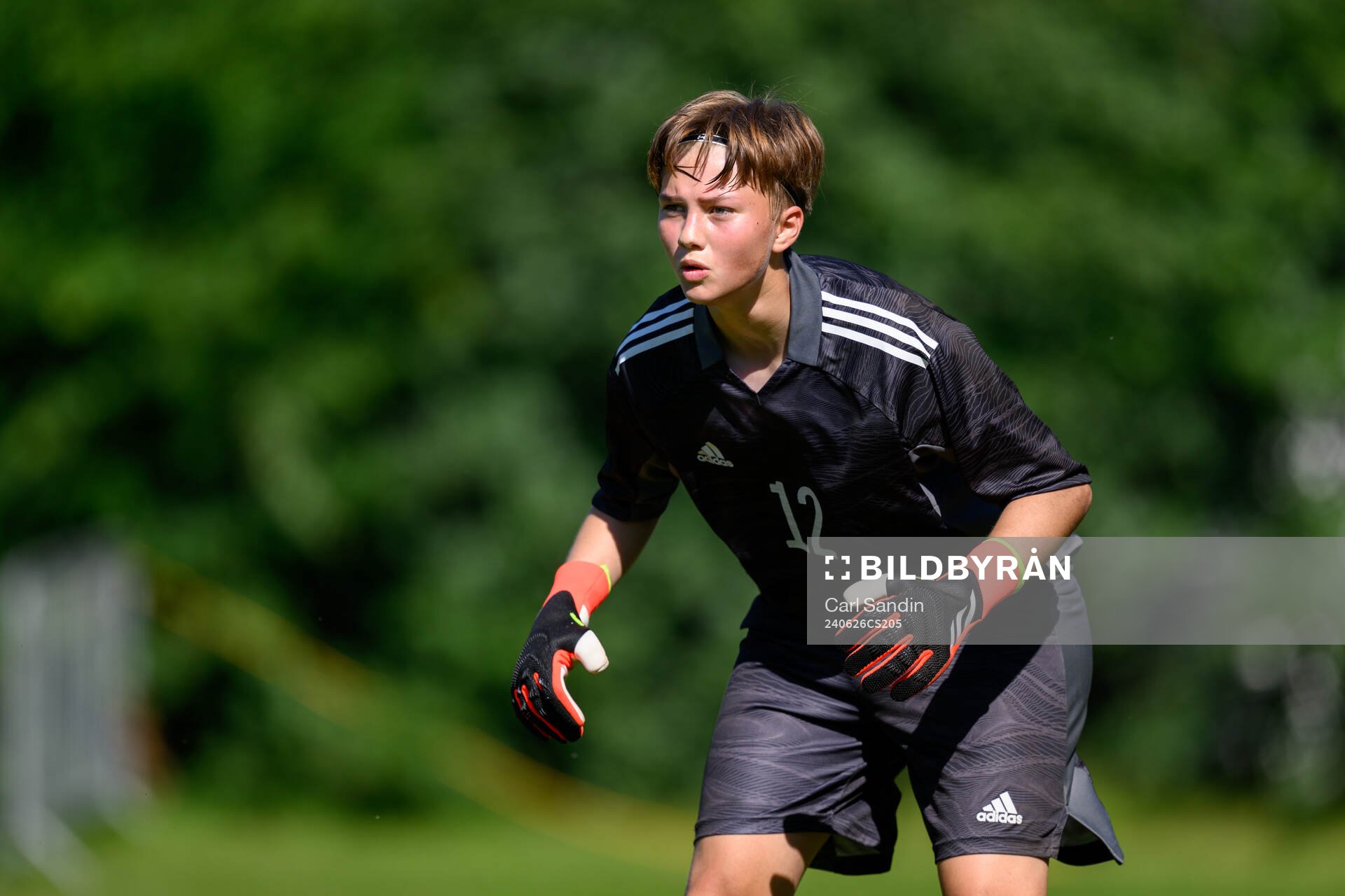 målvakt Sam Öberg, Umeå IK FF under en fotbollsmatch på SvFF:s riksläger för F15 den 26 juni 2023 i Halmstad. 