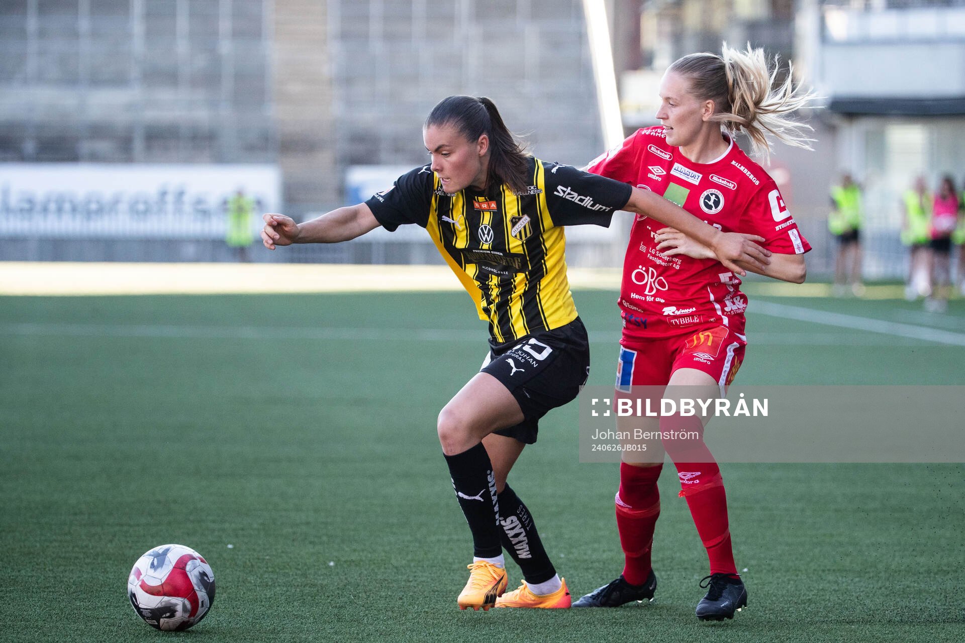 Häckens Hanna Wijk och KIF Örebros Beatrice Gärds