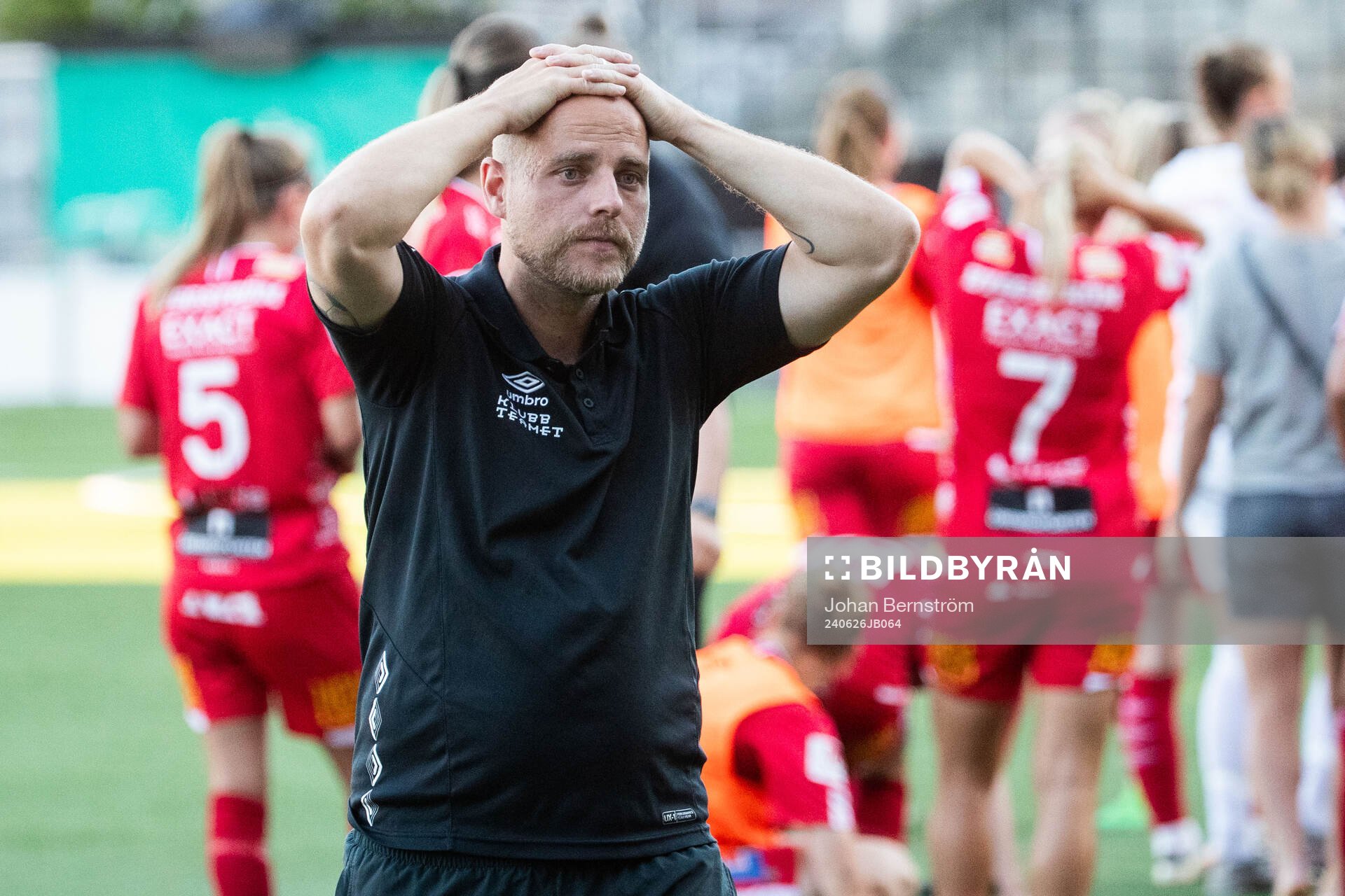 KIF Örebros tränare Rickard Johansson deppar
