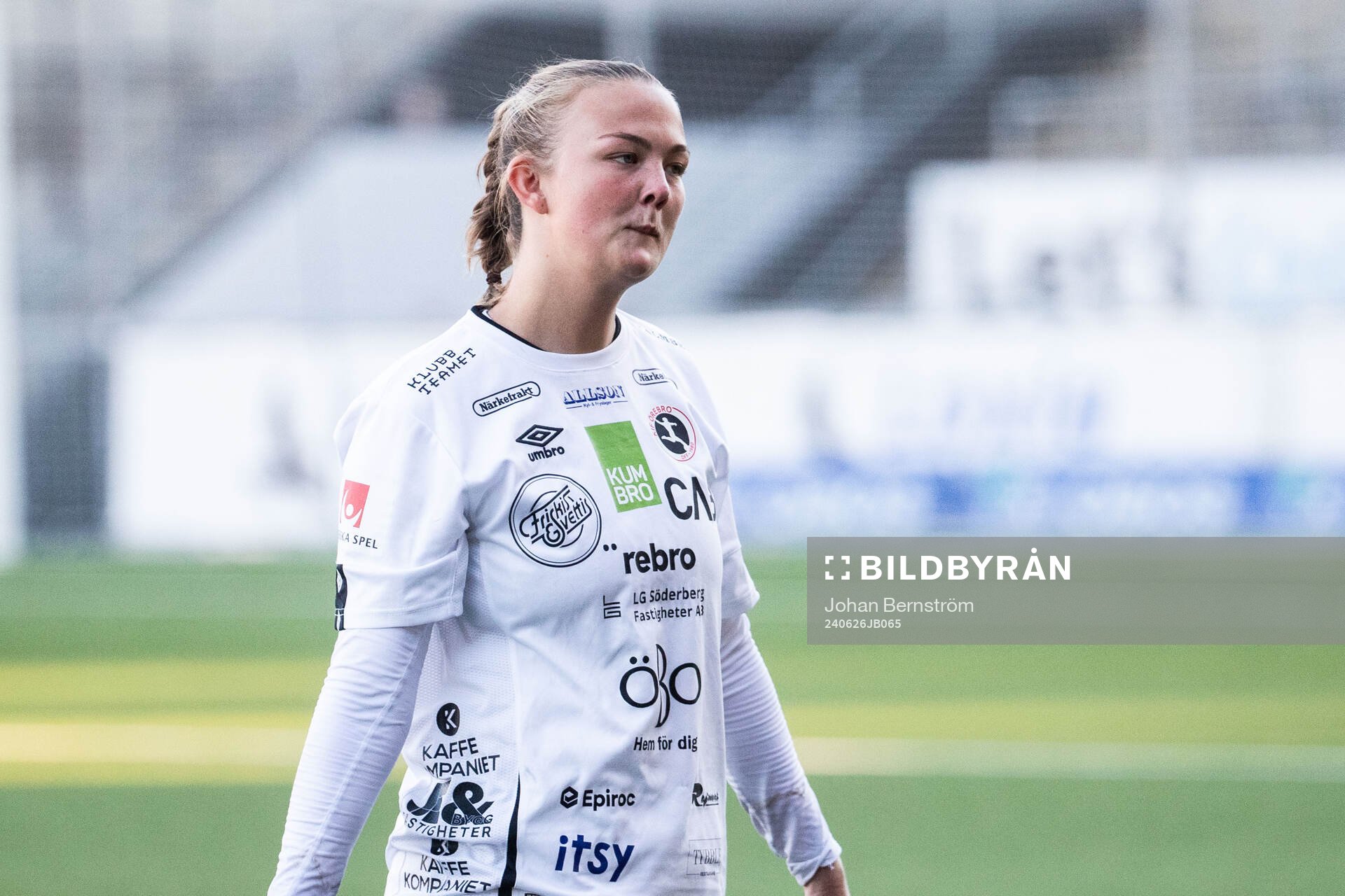 KIF Örebros målvakt Clara Ekstrand deppar