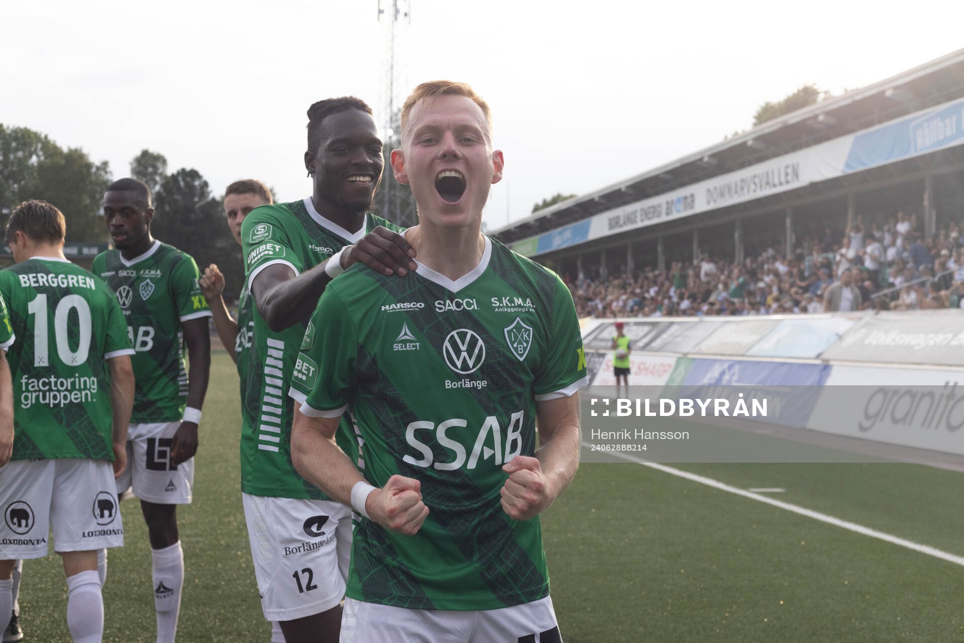 Brages Christopher Redenstrand jublar