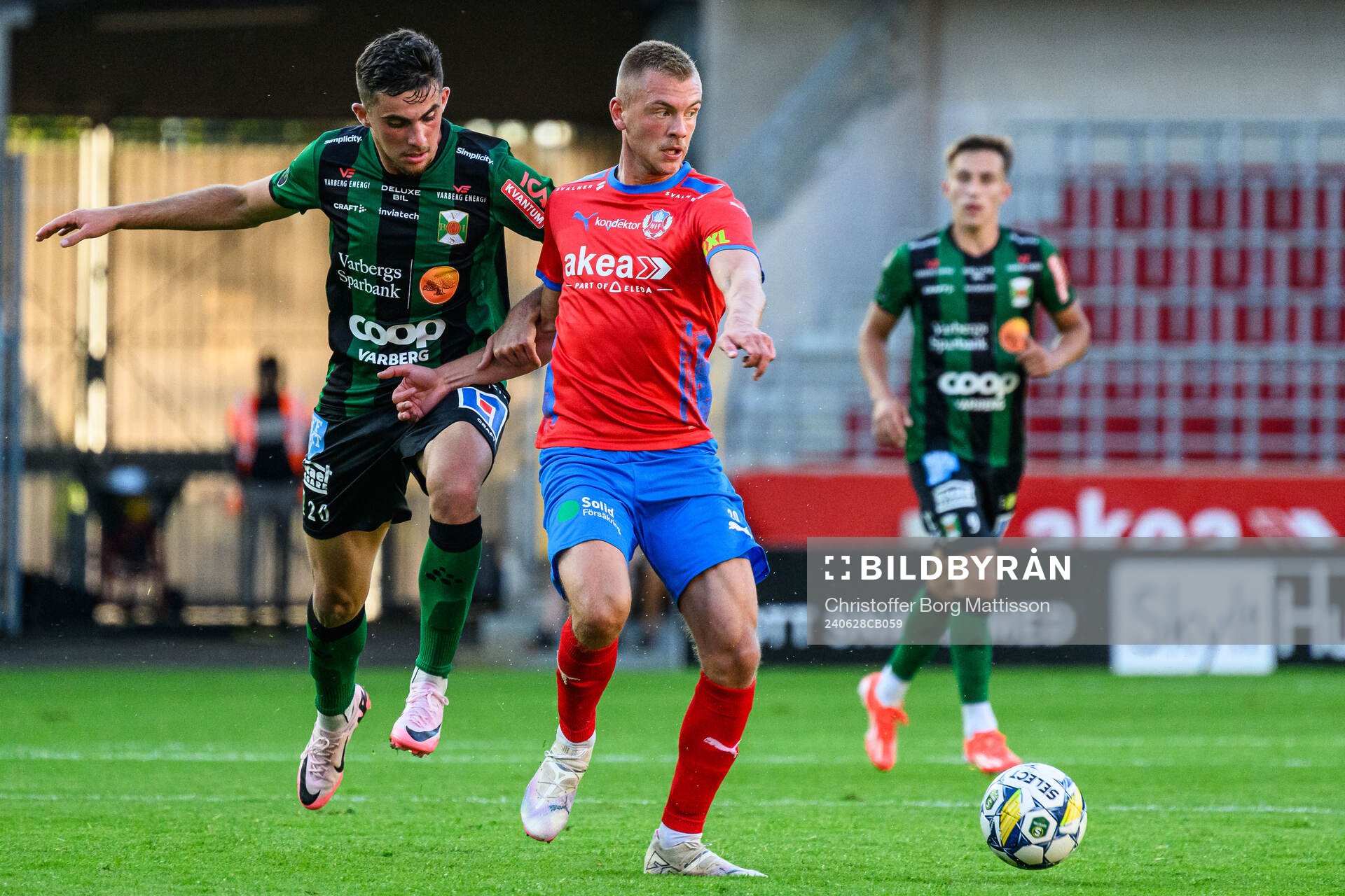 Varbergs Aulon Bitiqi och Helsingborgs Dennis Olsson