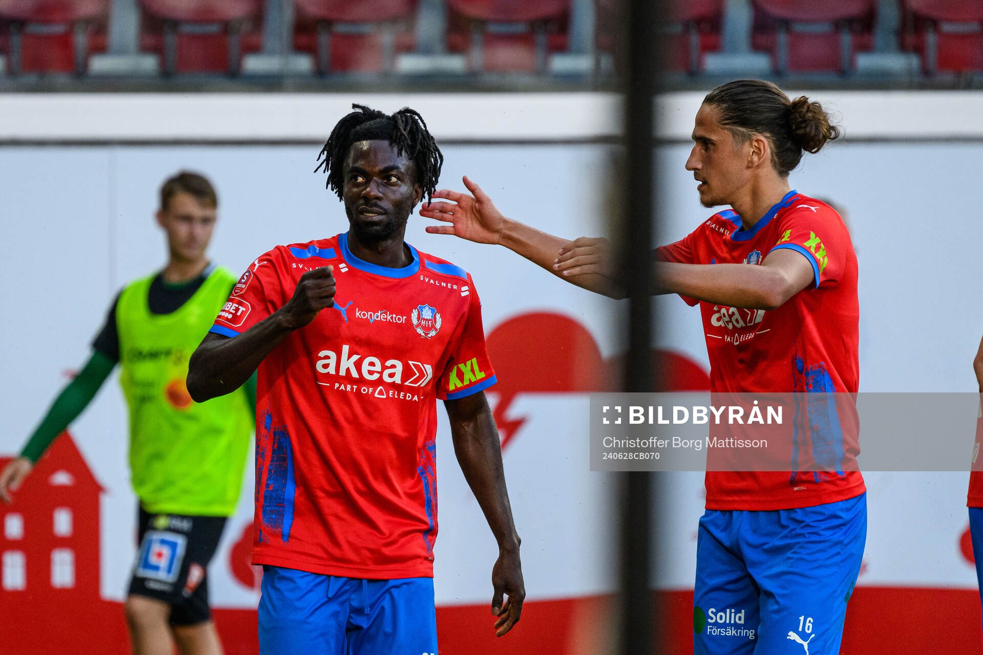 Helsingborgs Benjamin Acquah och Ervin Gigovic jublar
