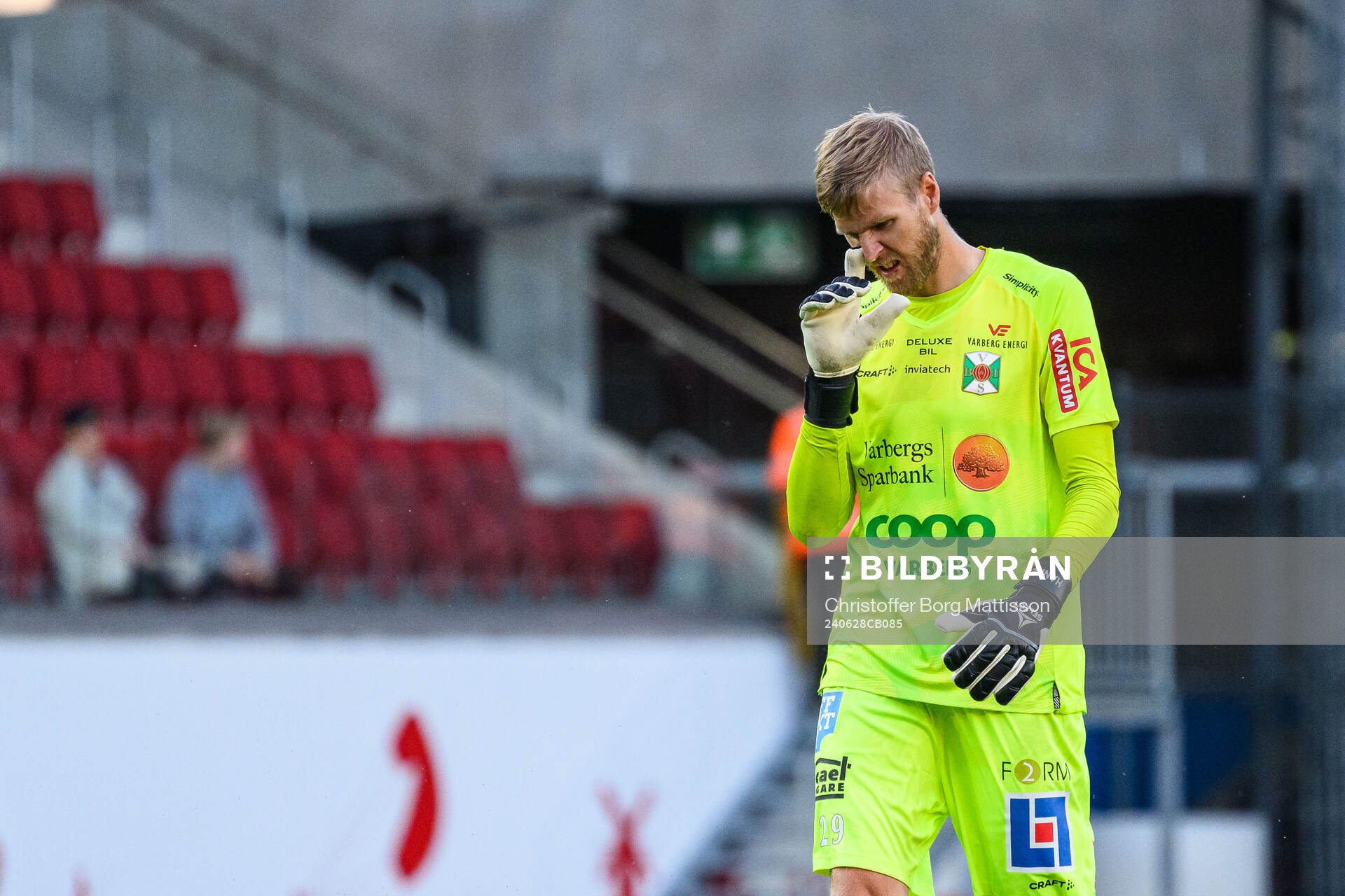 Varbergs målvakt Fredrik Andersson deppar