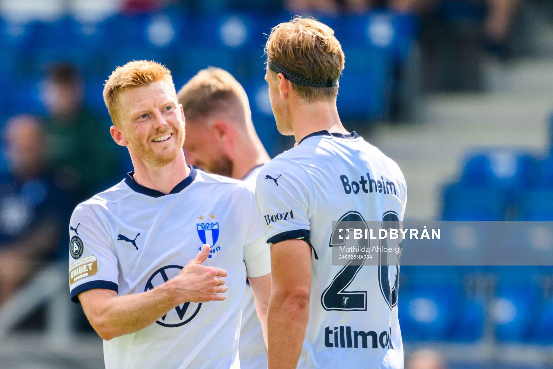 Malmö FFs Anders Christiansen och Erik Botheim jublar efter 0-1 under träningsmatchen i fotboll mellan Lyngby och Malmö FF den 28 juni 2024 i Lyngby.