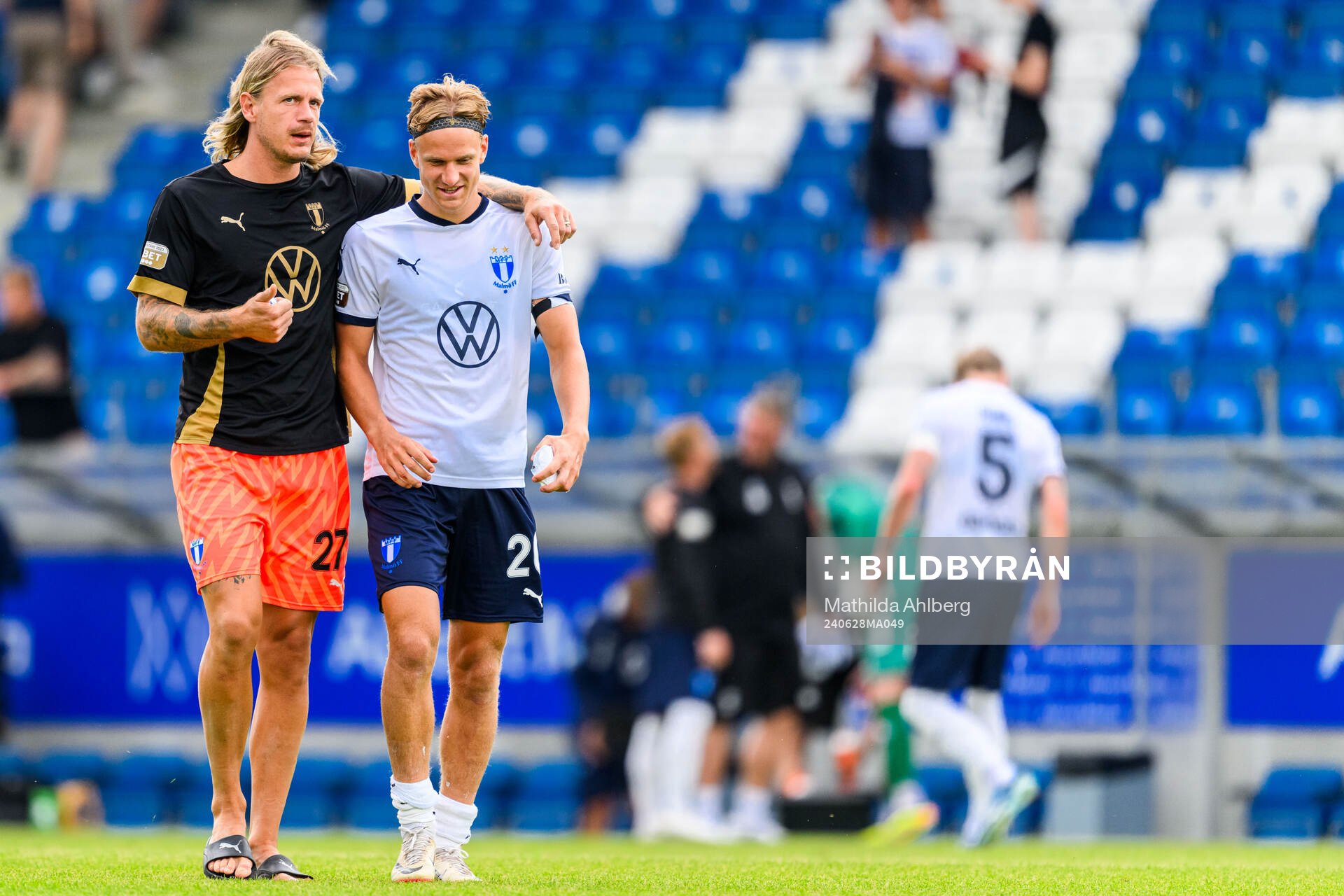 Malmö FFs målvakt Johan Dahlin och Erik Botheim