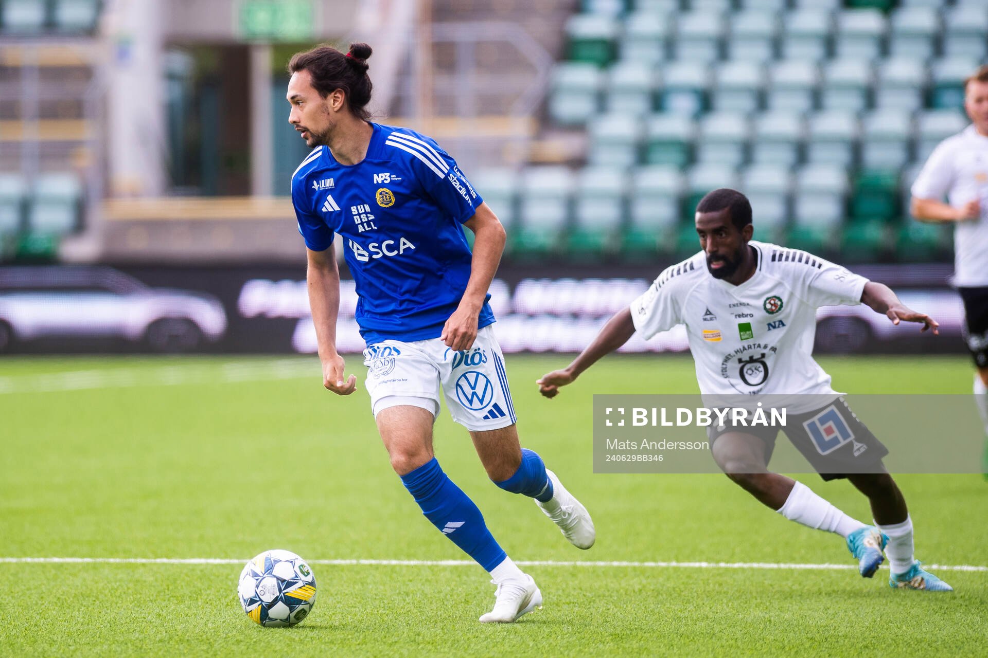 GIF Sundsvalls Monir Jelassi och Örebros Mohammed Khalid