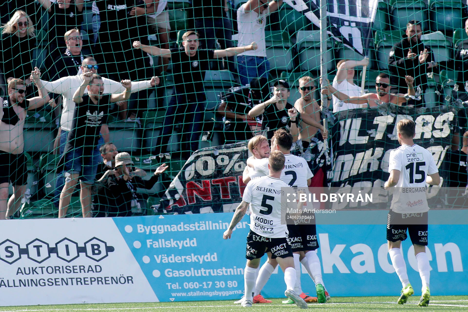 Örebros Karl Holmberg jublar