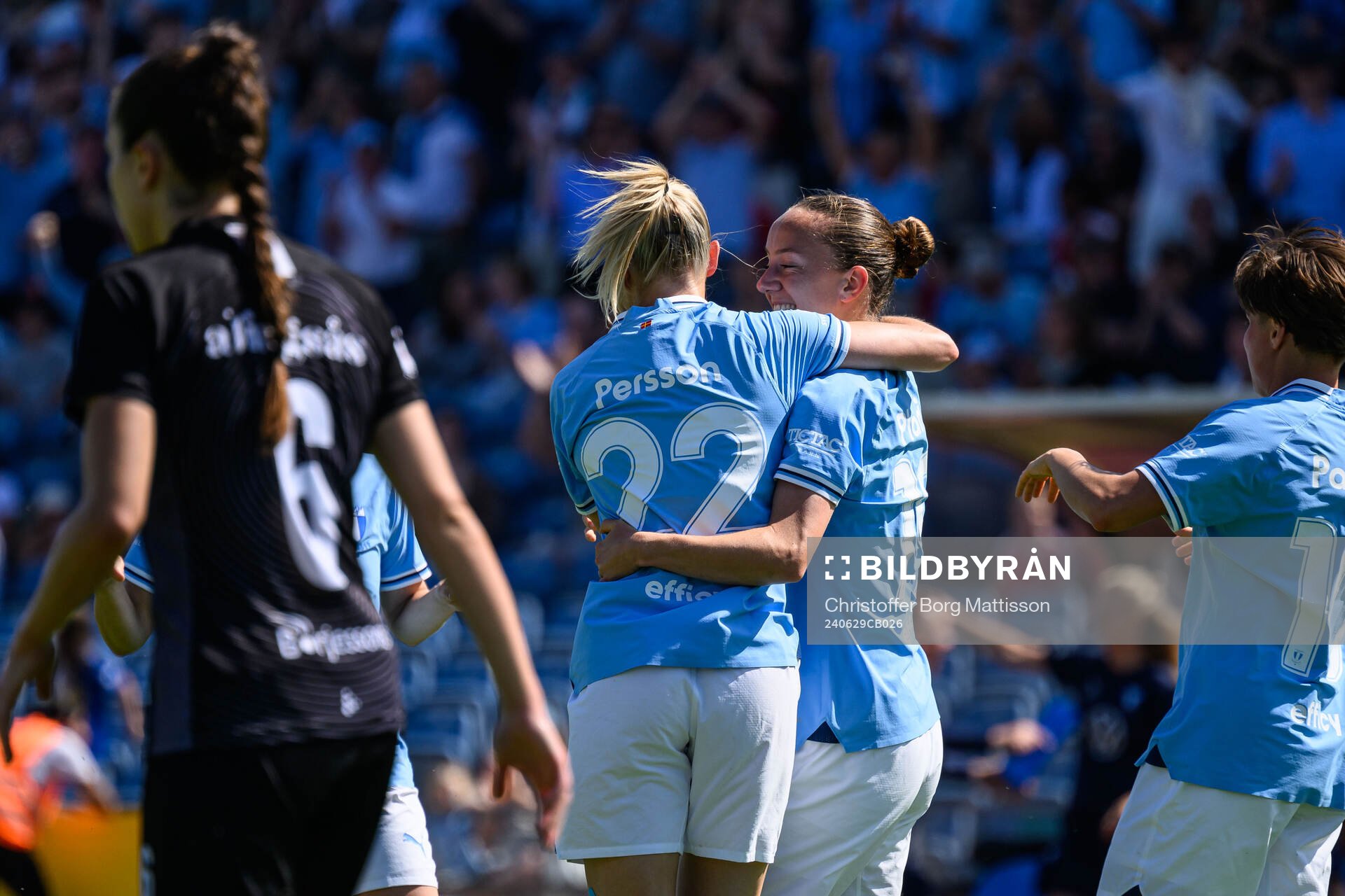 Malmö FFs Beatrice Persson och Anna Plantin jublar