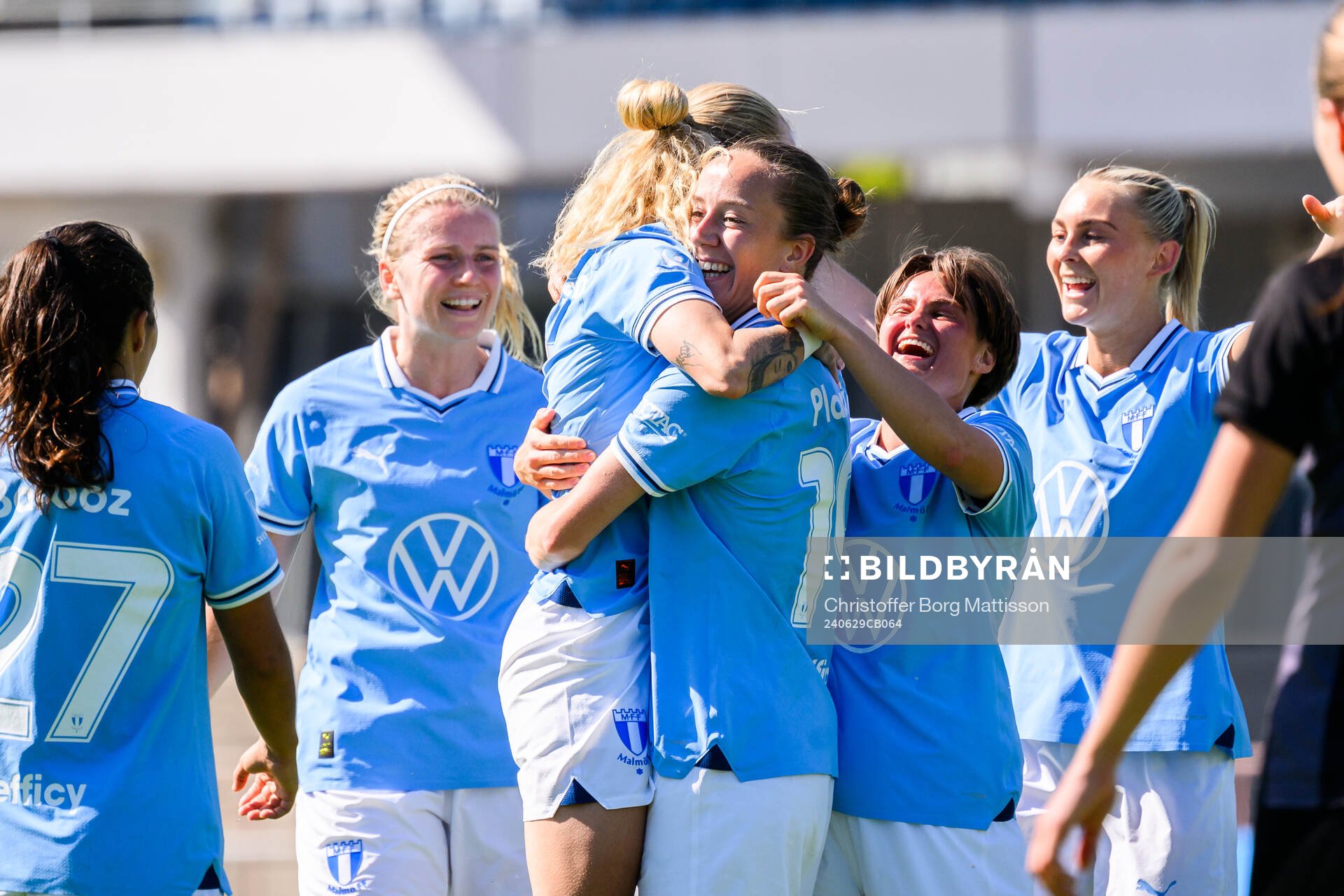 Malmö FFs Anna Plantin jublar med lagkamrater