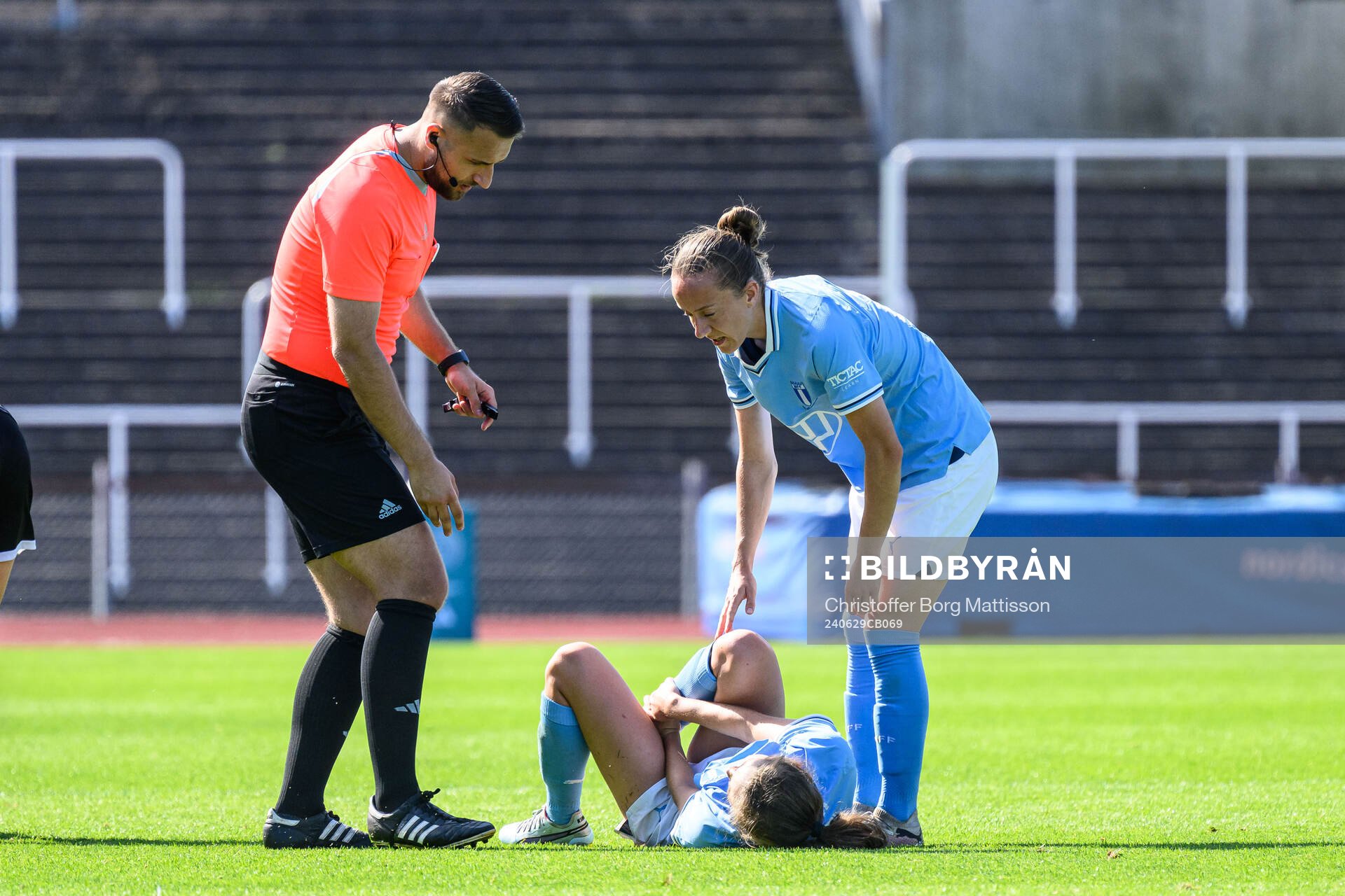 Domare Arianit Abazi och Malmö FFs Matilda Eriksson