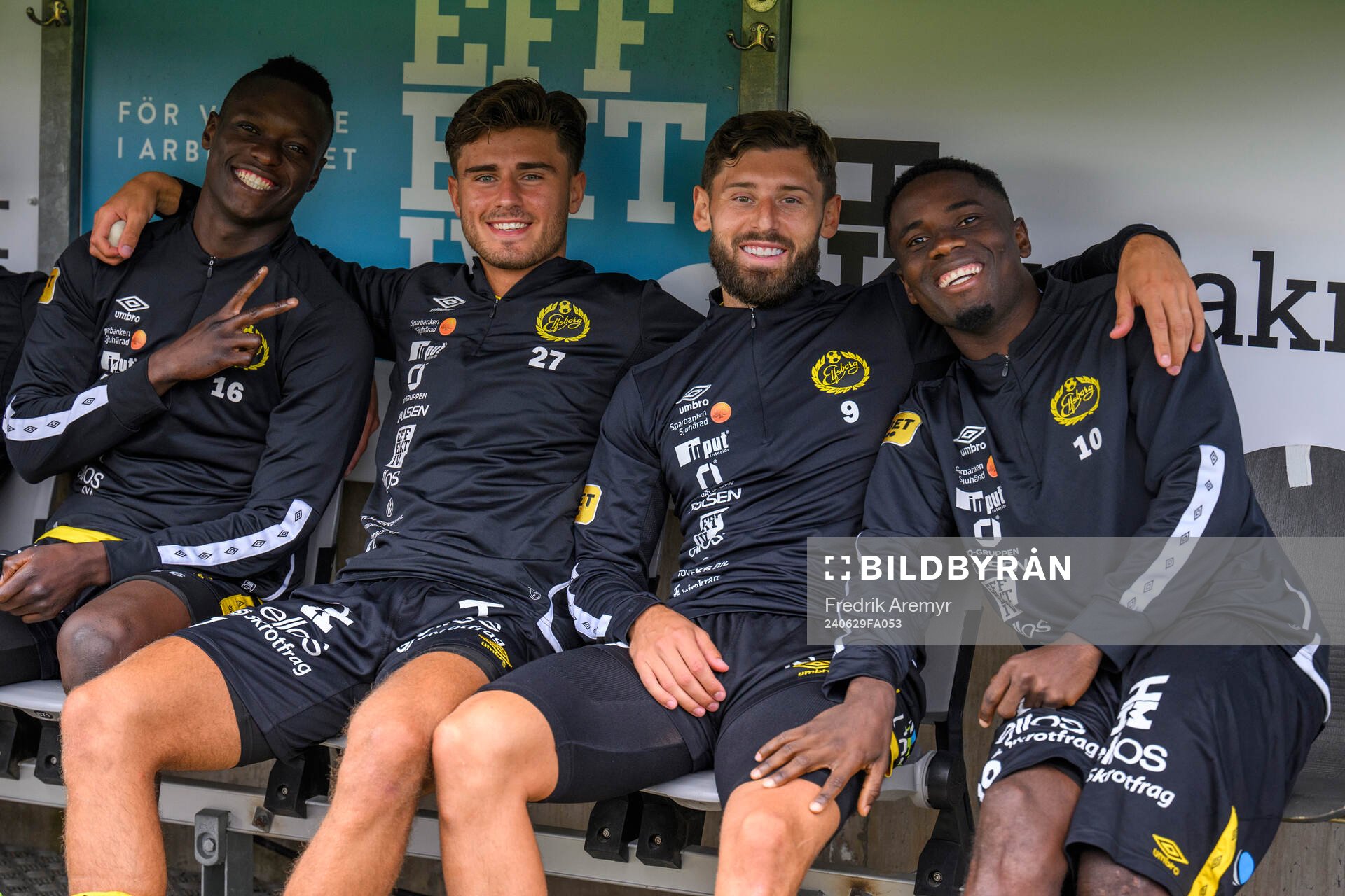 Elfsborgs Timothy Ouma, Besfort Zeneli, Arber Zeneli och Michael Badoo jublar under träningsmatchen mellan Elfsborg och Fredrikstad den 29 juni 2024 i Borås.