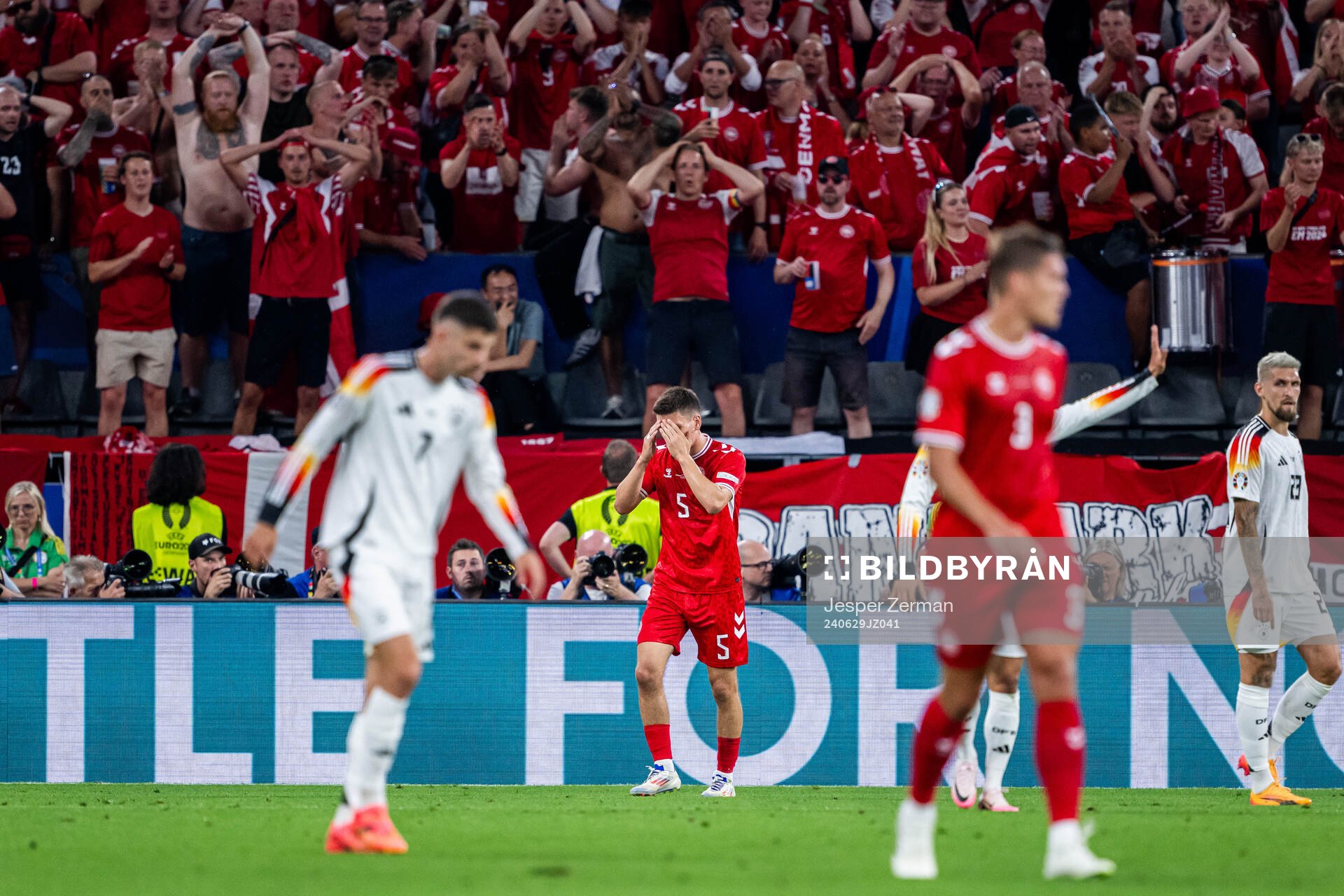 Joakim Mæhle of Denmark looks dejected