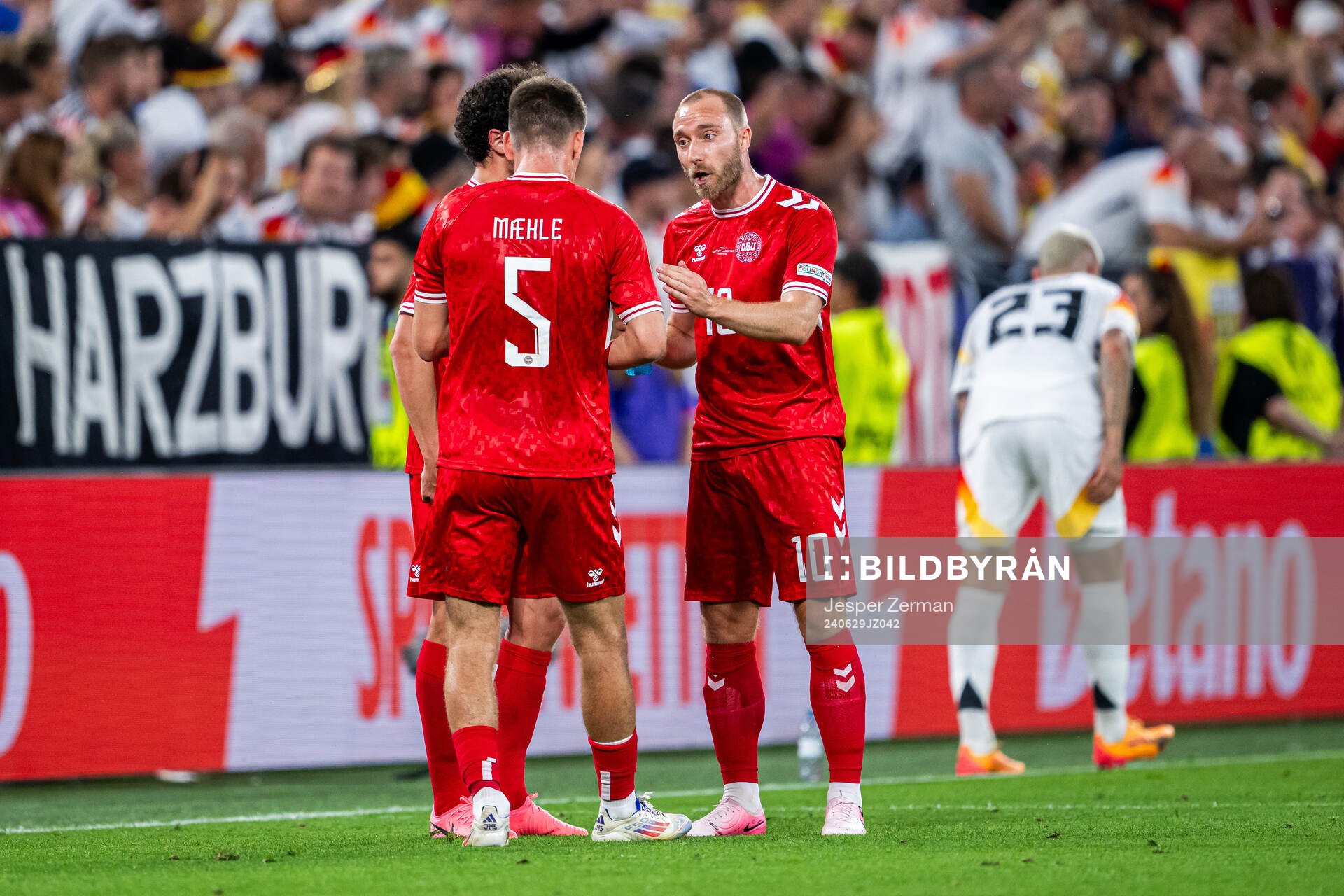 Christian Eriksen, Joakim Mæhle and Thomas Delaney of