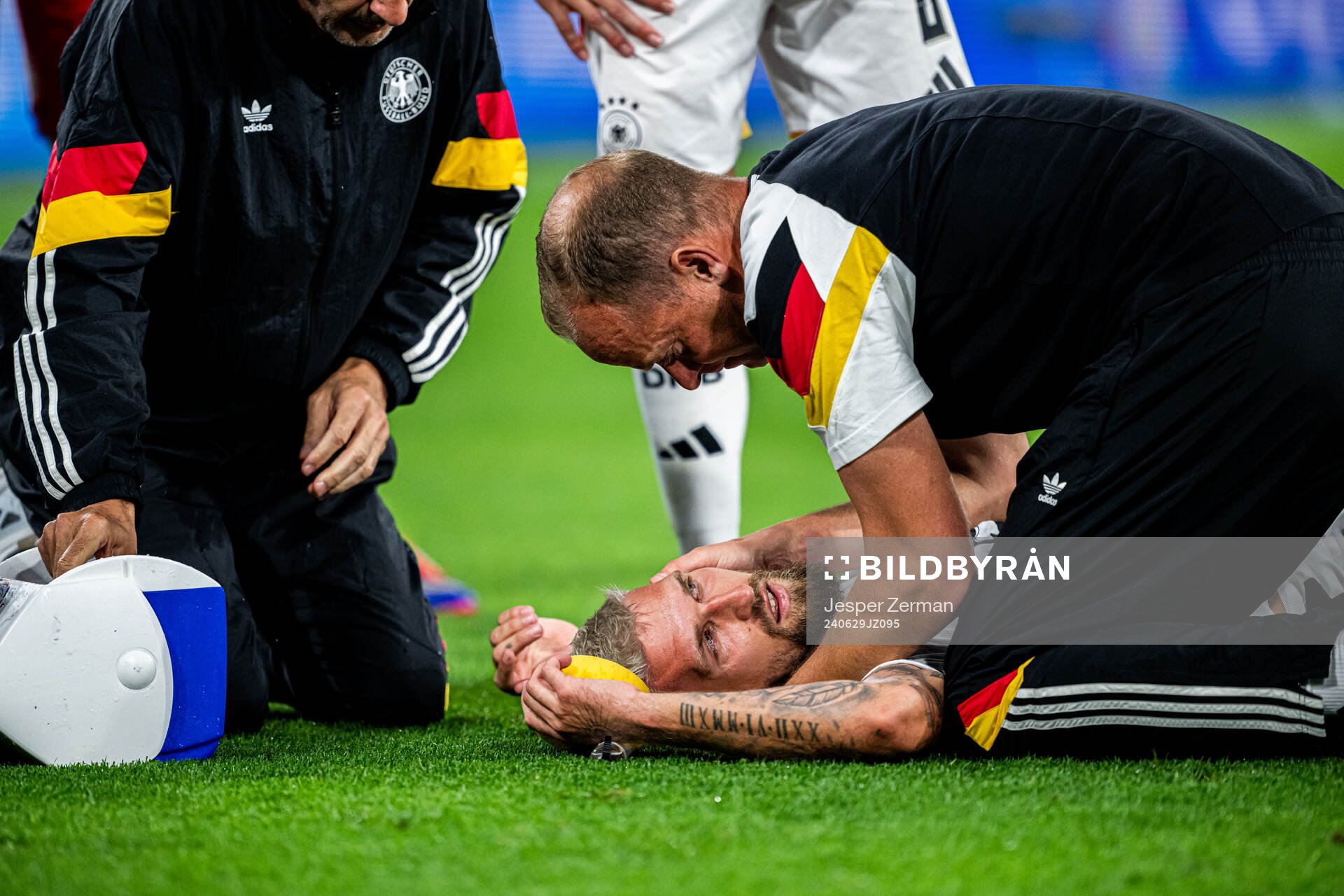 Robert Andrich of Germany with the medical team