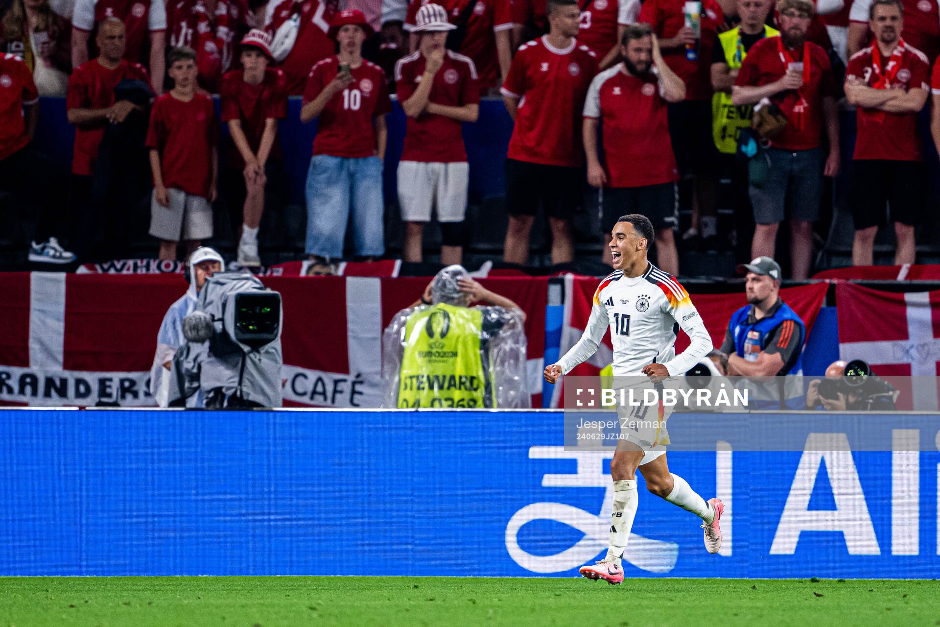 Jamal Musiala of Germany celebrates