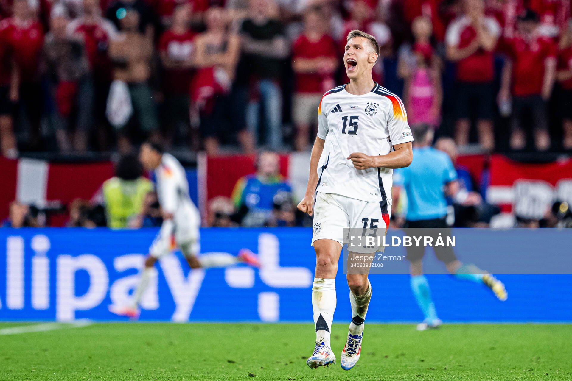 Nico Schlotterbeck of Germany celebrates