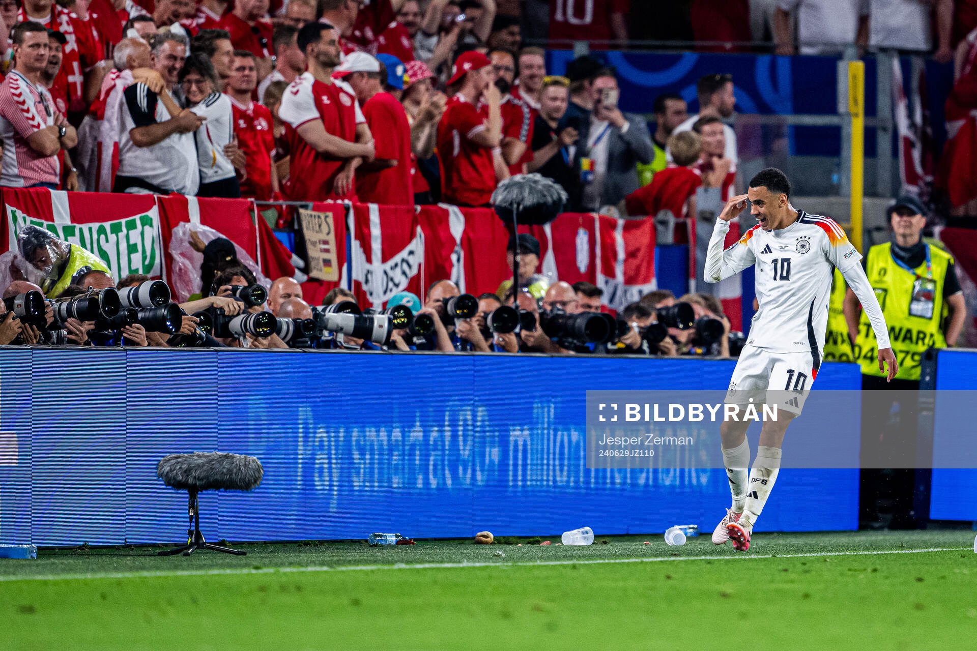 Jamal Musiala of Germany celebrates
