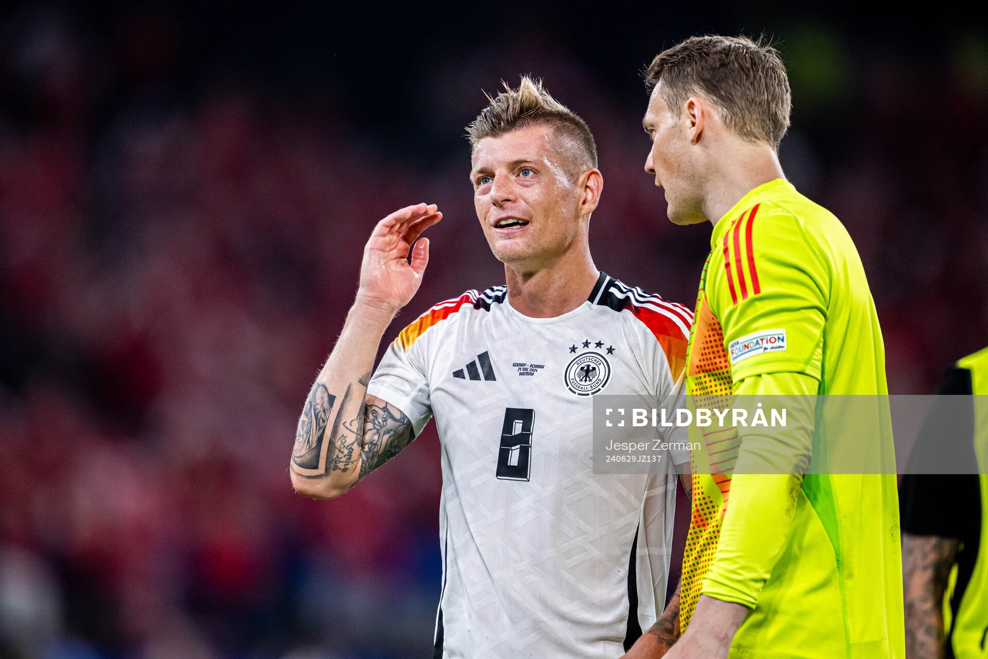Toni Kroos and goalkeeper Manuel Neuer of Germany