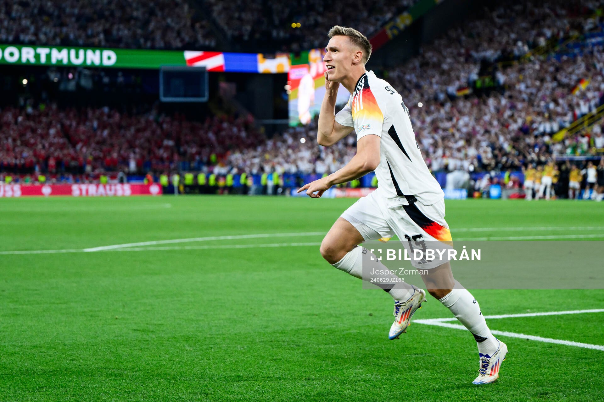 Nico Schlotterbeck of Germany celebrates