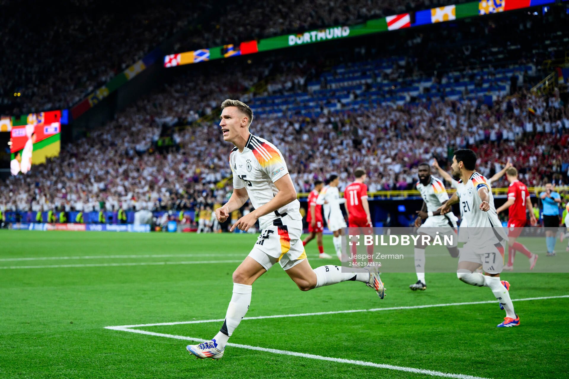 Nico Schlotterbeck of Germany celebrates