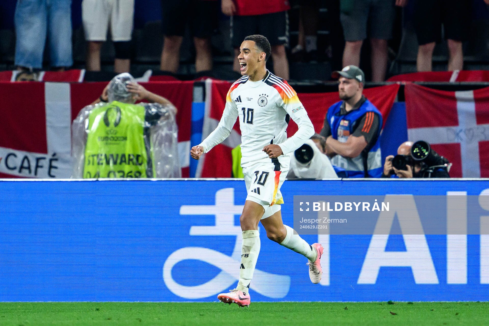 Jamal Musiala of Germany celebrates
