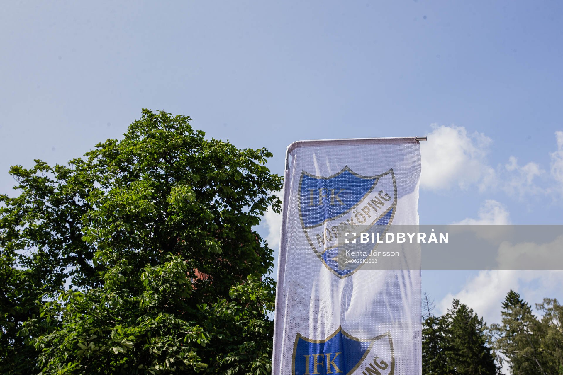 En vepa med IFK Norrköpings logotyp