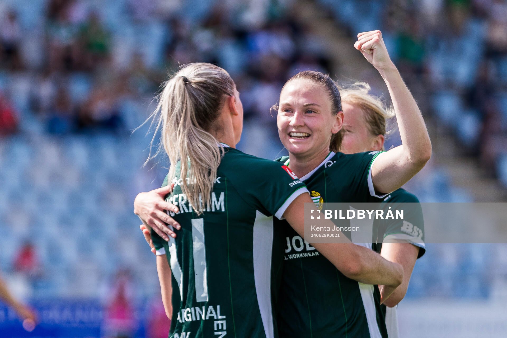 Hammarbys Ellen Wangerheim och Vilde Hasund jublar