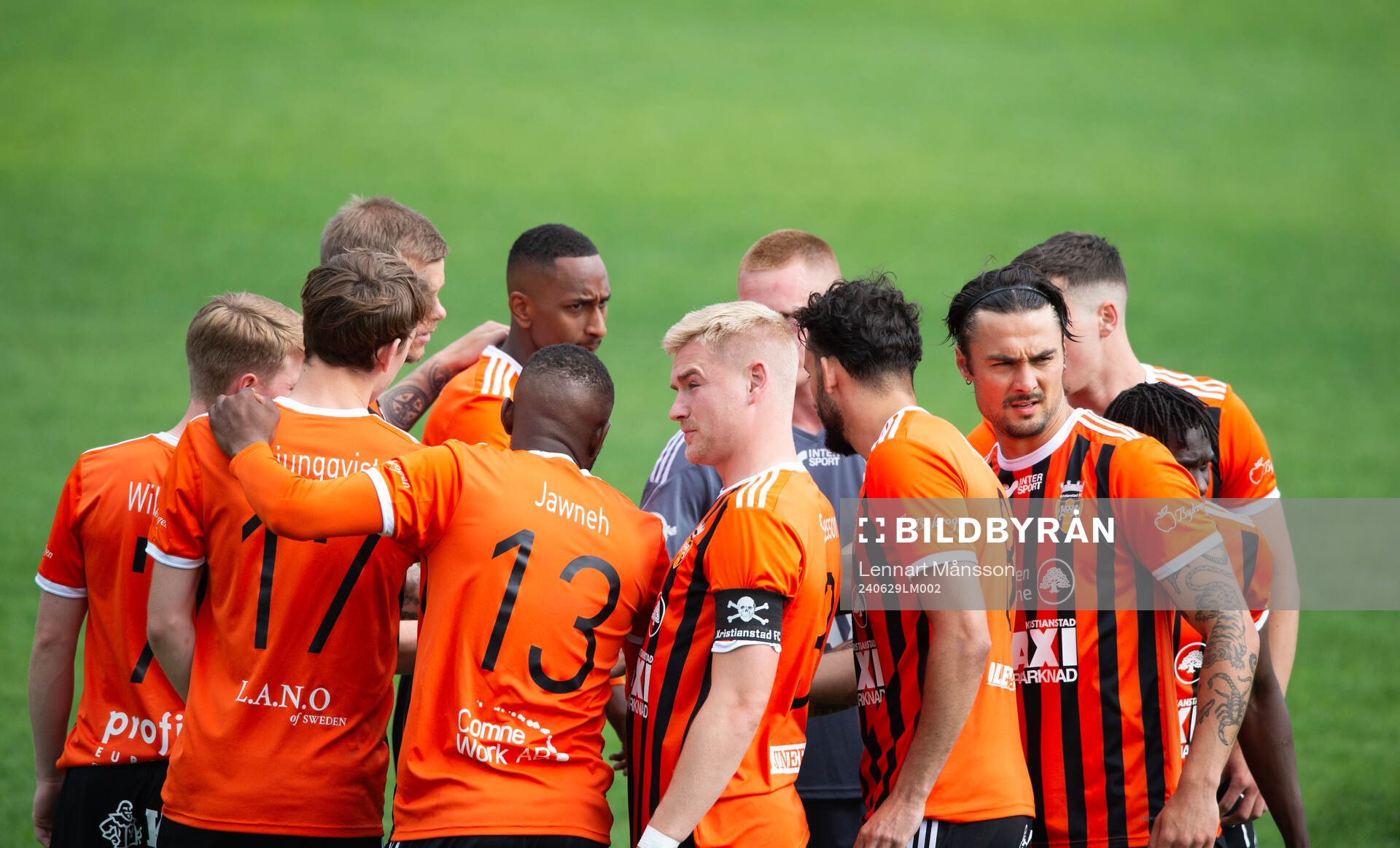 Kristianstads FC laddar upp inför avspark i matchen i div 2 mellan Kristianstads FC och IFK Hässleholm i Kristianstad 29 juni 2024.