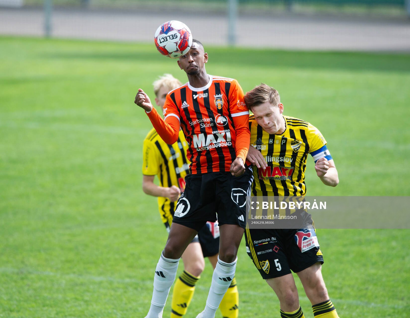 Kristianstads Omar Dampha nickduellerar med Axel Henriksson