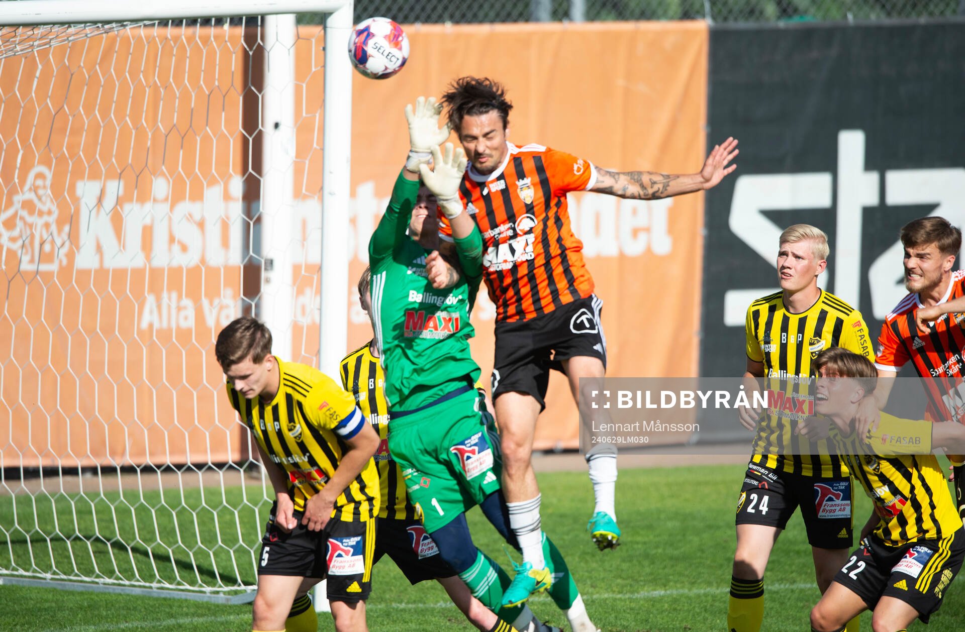 Kristianstads Armin Aganovic mot Hässleholms målvakt