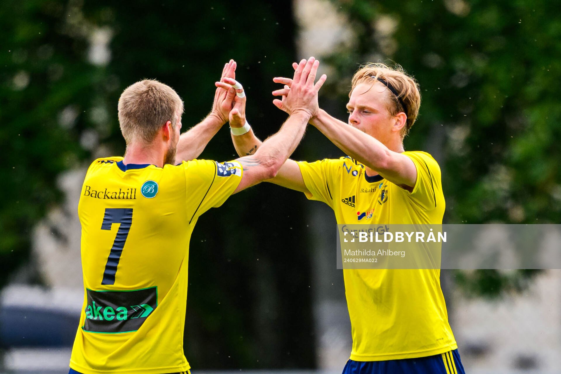 Ängelholms Robin Nilsson och Max Eriksson jublar