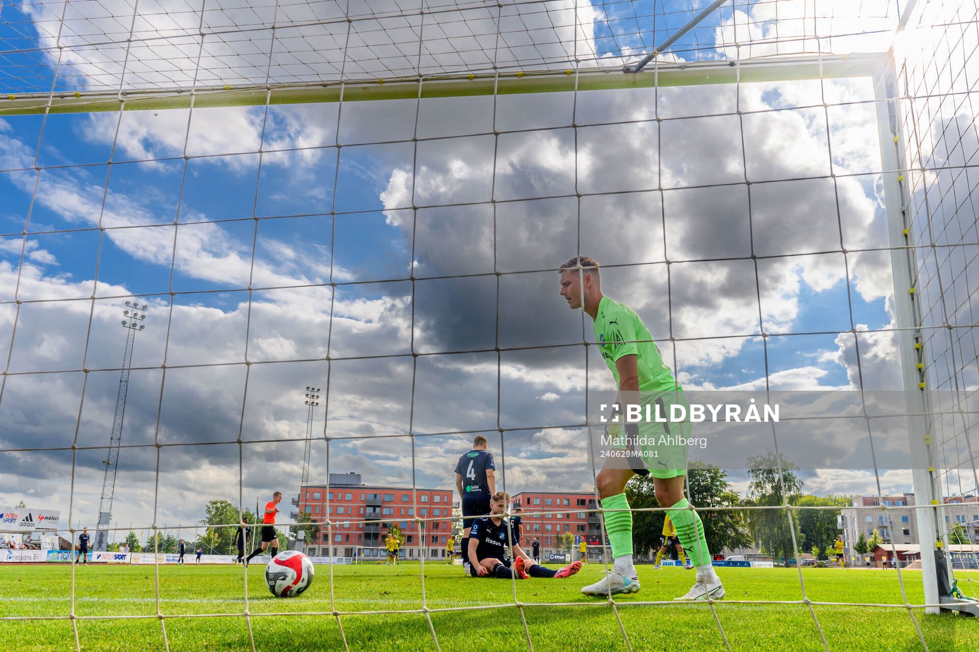 Eskilsminnes målvakt Philip Mårtensson deppar