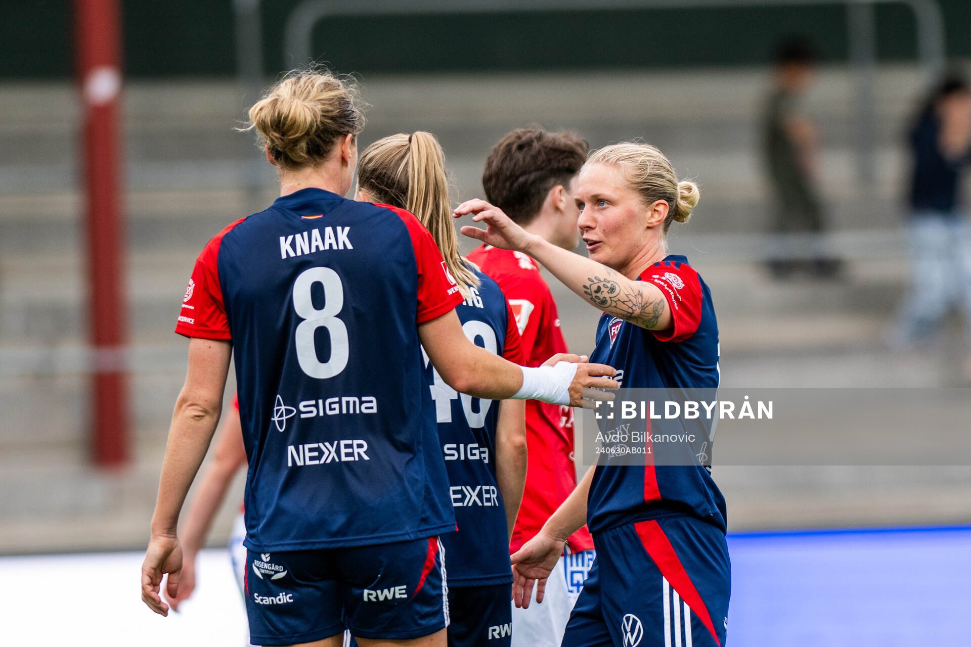 FC Rosengårds Emilia Larsson och Rebecca Knaak jublar