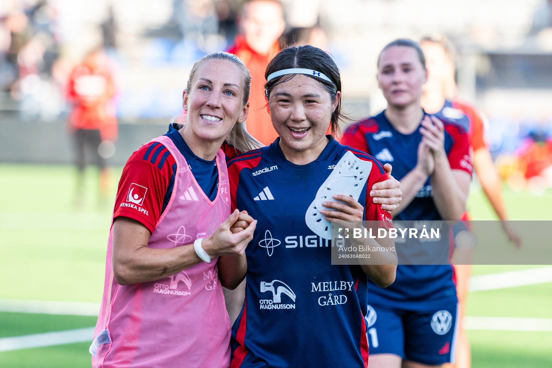 0fcfc20+och Mai Kadowaki jublar