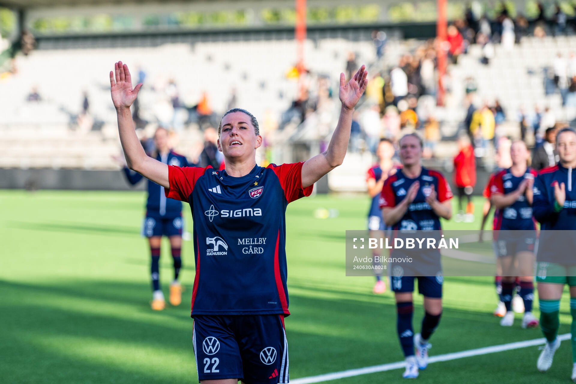 FC Rosengårds Olivia Schough jublar efter slutsignalen under fotbollsmatchen i Damallsvenskan mellan FC Rosengård och Trelleborg den 30 juni 2024 i Malmö.