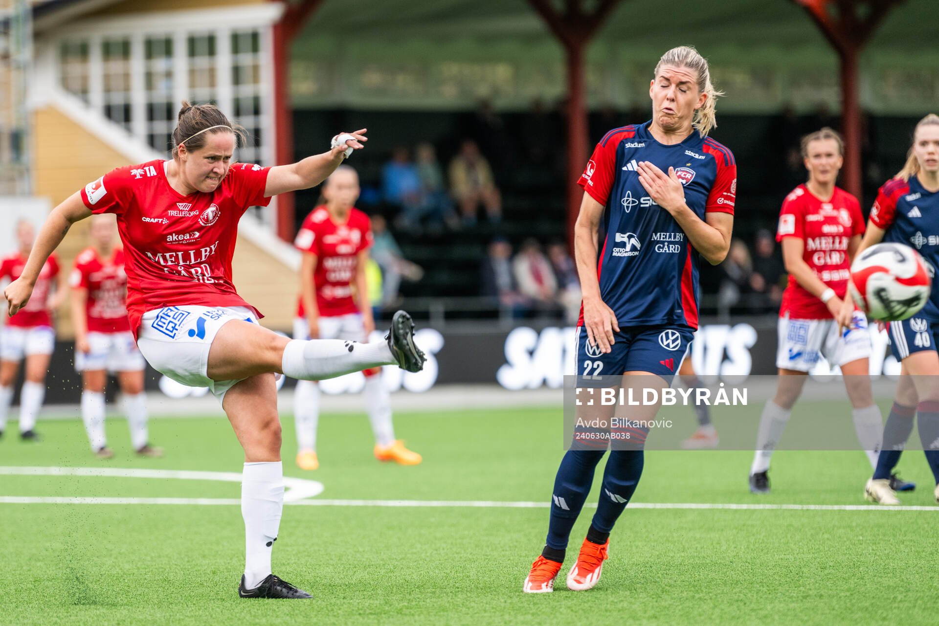 FC Rosengårds Olivia Schough och Trelleborgs Thea Birgerud
