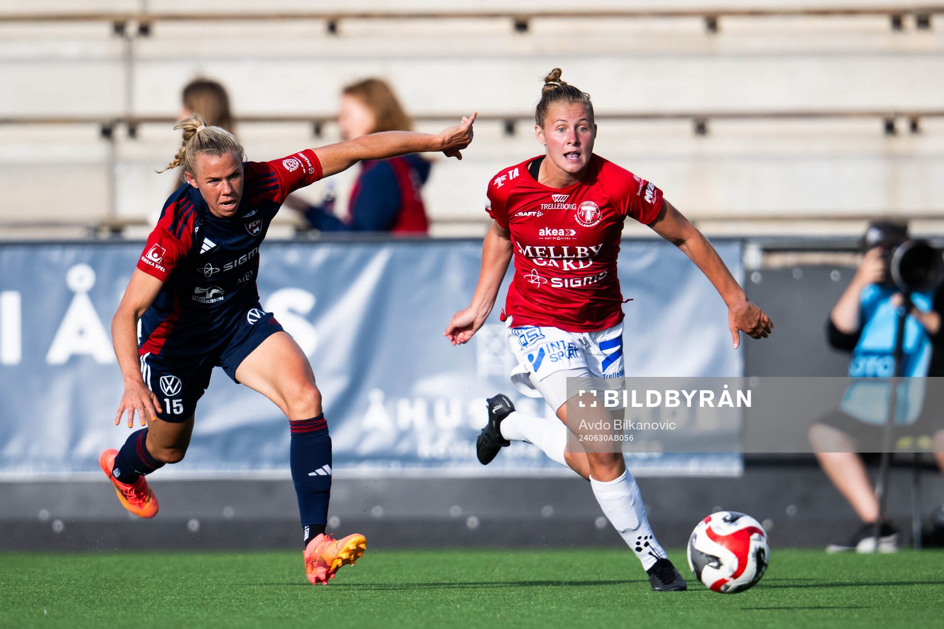 FC Rosengårds Jessica Wik jagar Trelleborgs Sofie Rewucha