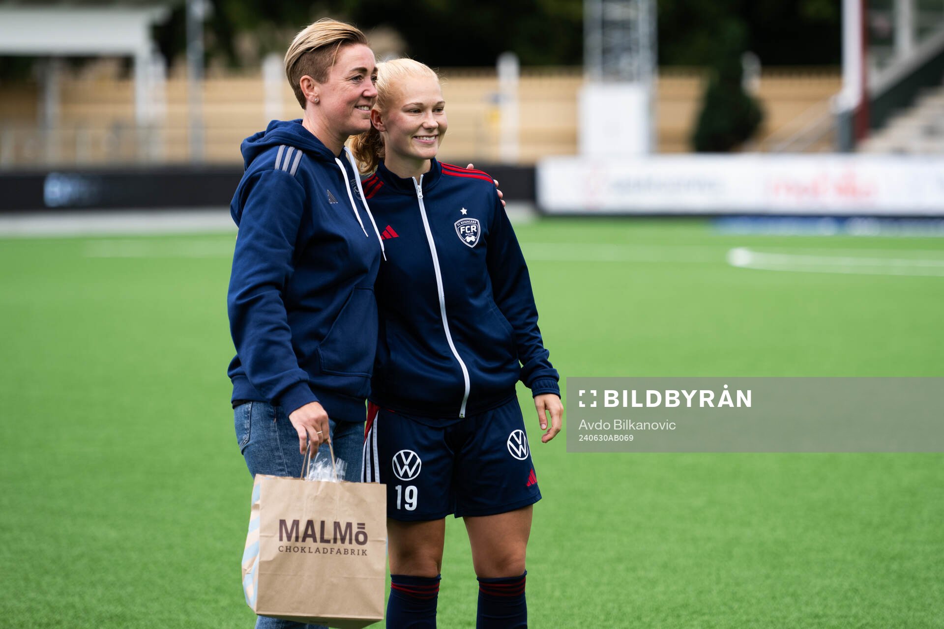 FC Rosengårds Sofie Bruun Bredgaard får avskedspresent av