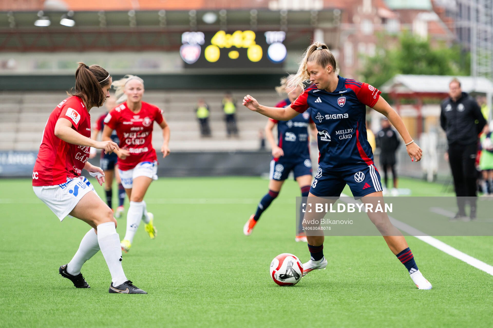 FC Rosengårds Olivia Holdt mot Trelleborgs Thea Birgerud