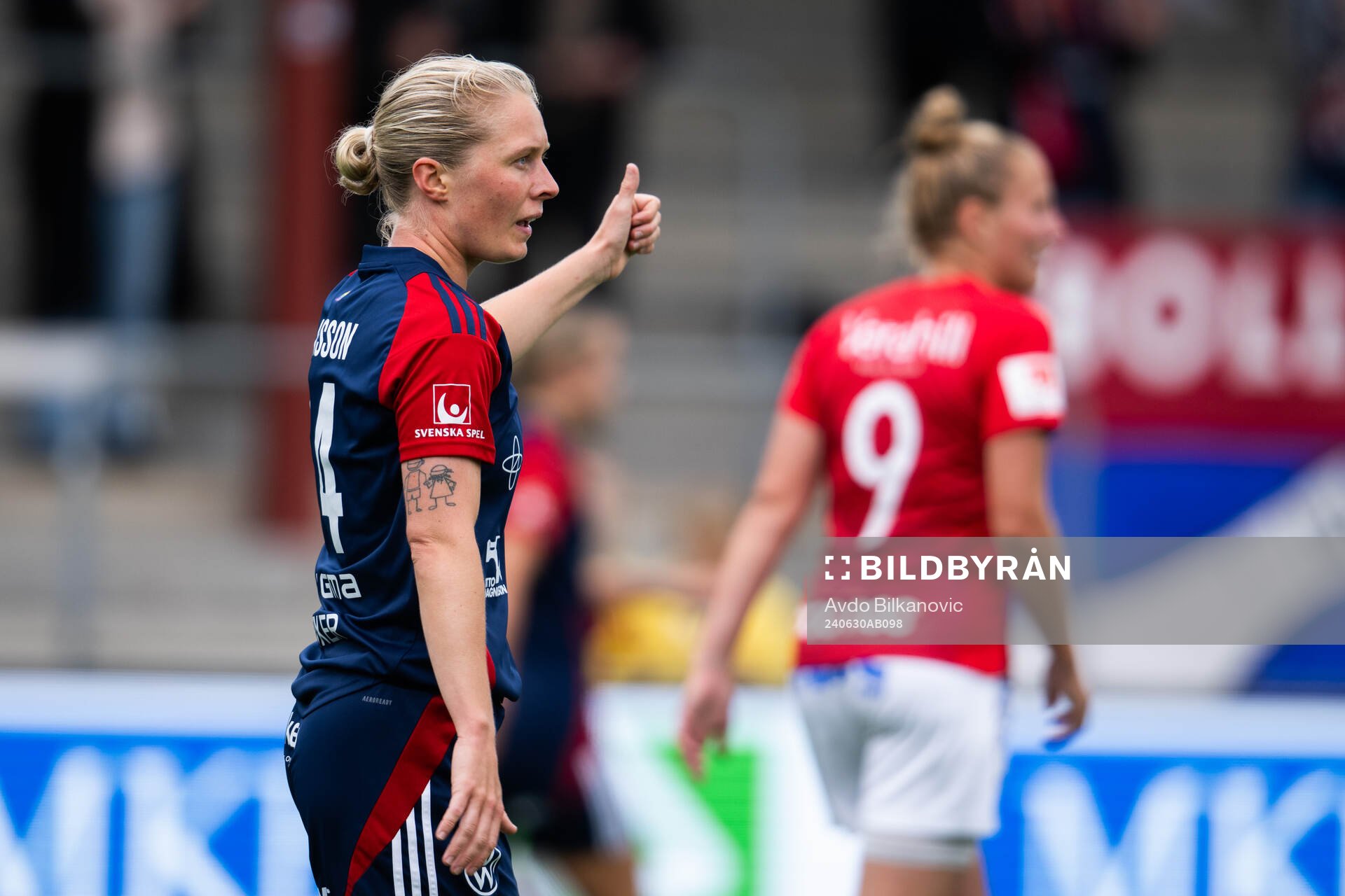 FC Rosengårds Emilia Larsson ger tummen upp