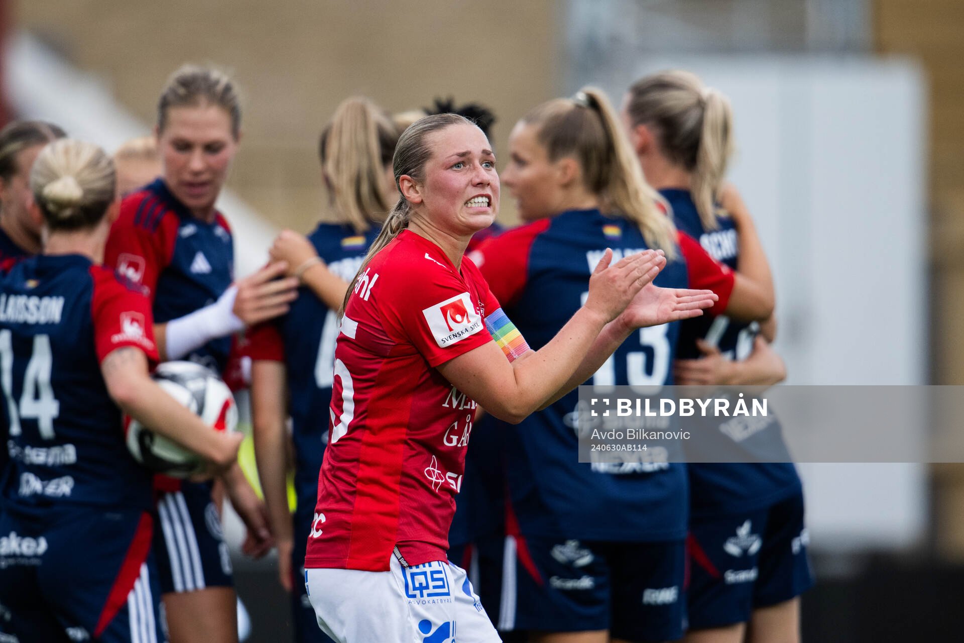 Trelleborgs Elina Lenir försöker muntra upp medspelare