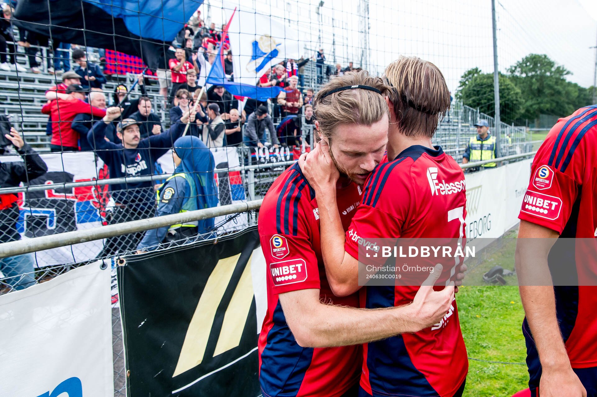 Östers Daniel Ljung och David Seger jublar