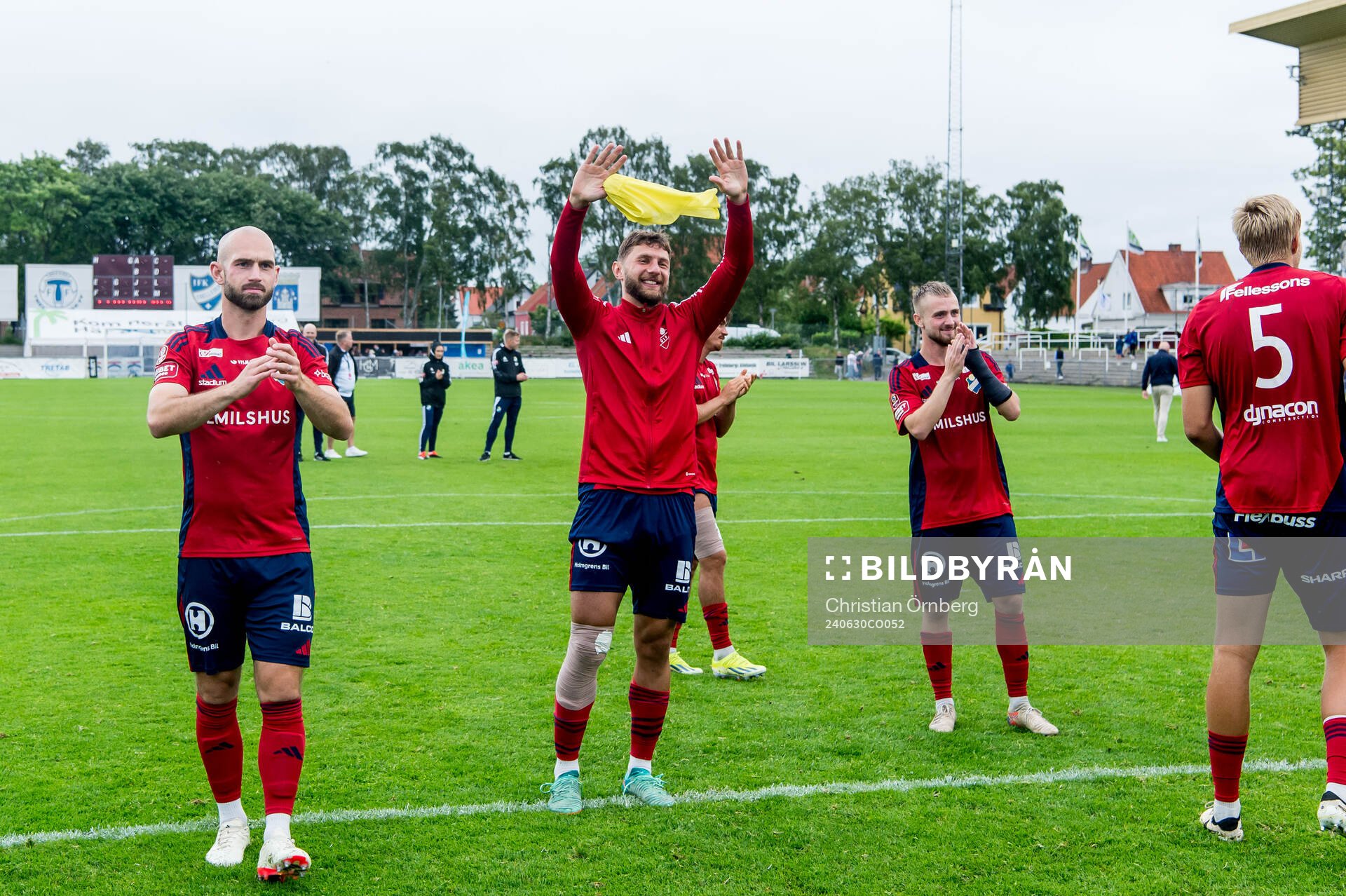 Östers spelare jublar