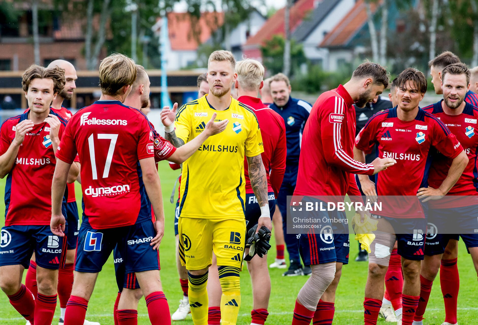 Östers målvakt Robin Wallinder jublar efter fotbollsmatchen i Superettan mellan Trelleborg och Öster den 30 juni 2024 i Trelleborg. 